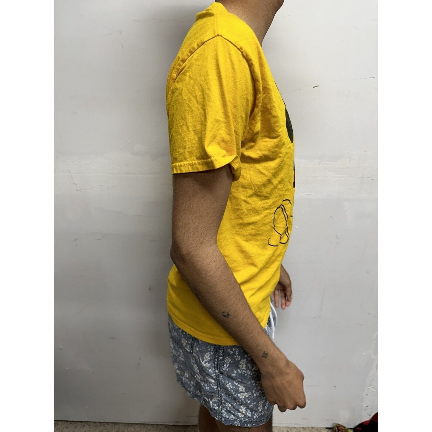 Men’s Small Yellow Mickey Mouse Disney Tshirt Short Sleeve