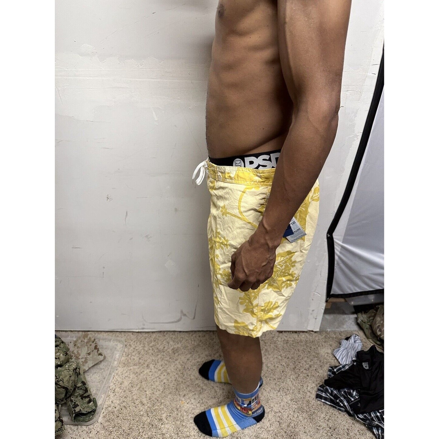 Men’s Floral Old Navy Medium Bathing Suit Combo Board Shorts Tropical yellow