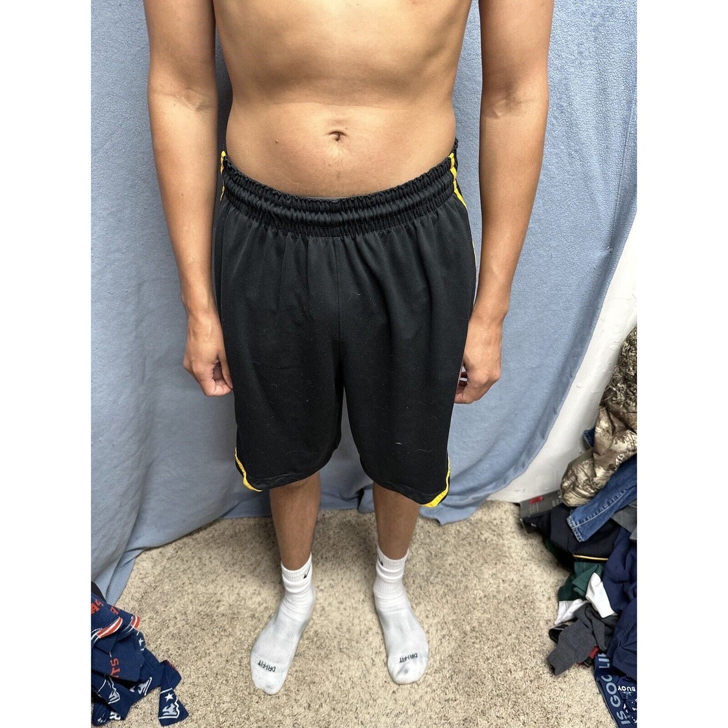 Men’s Nike XL Black And Yellow Dri Fit Shorts With Pockets
