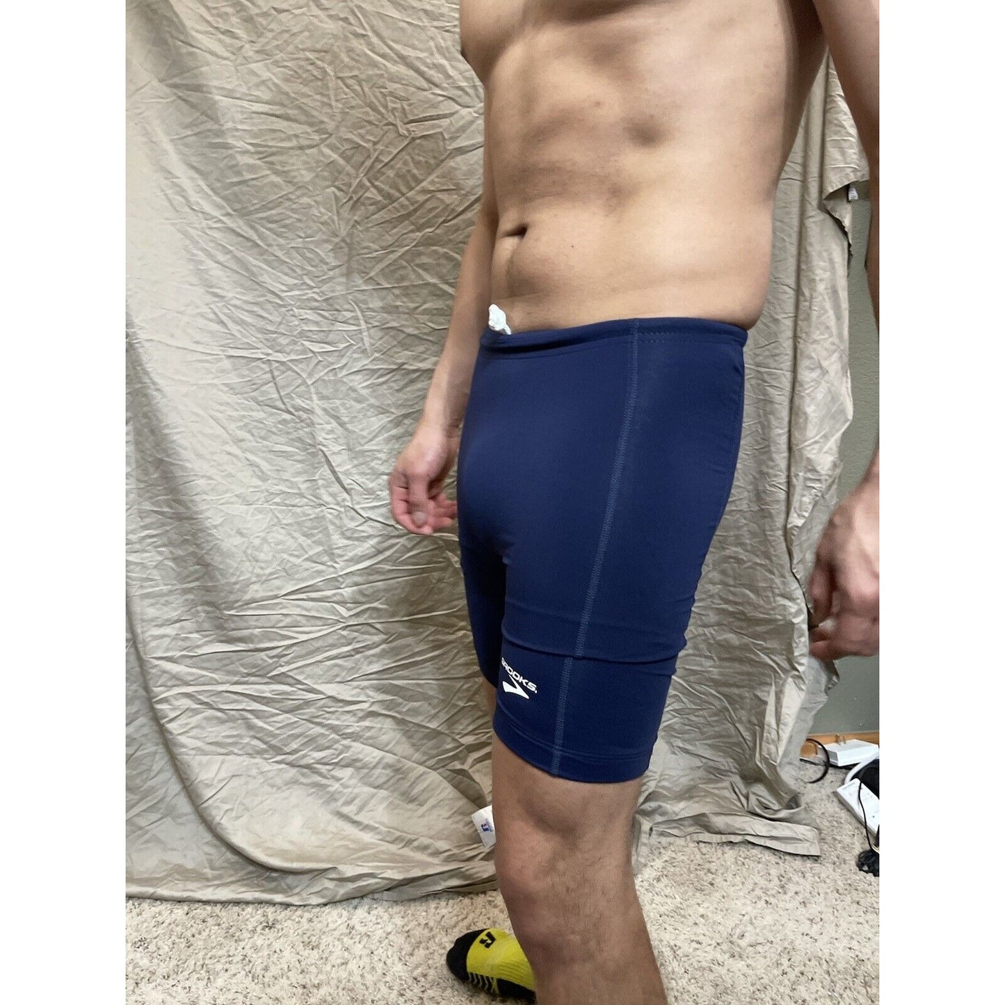 Men's brooks nylon spandex Navy Blue small compression shorts