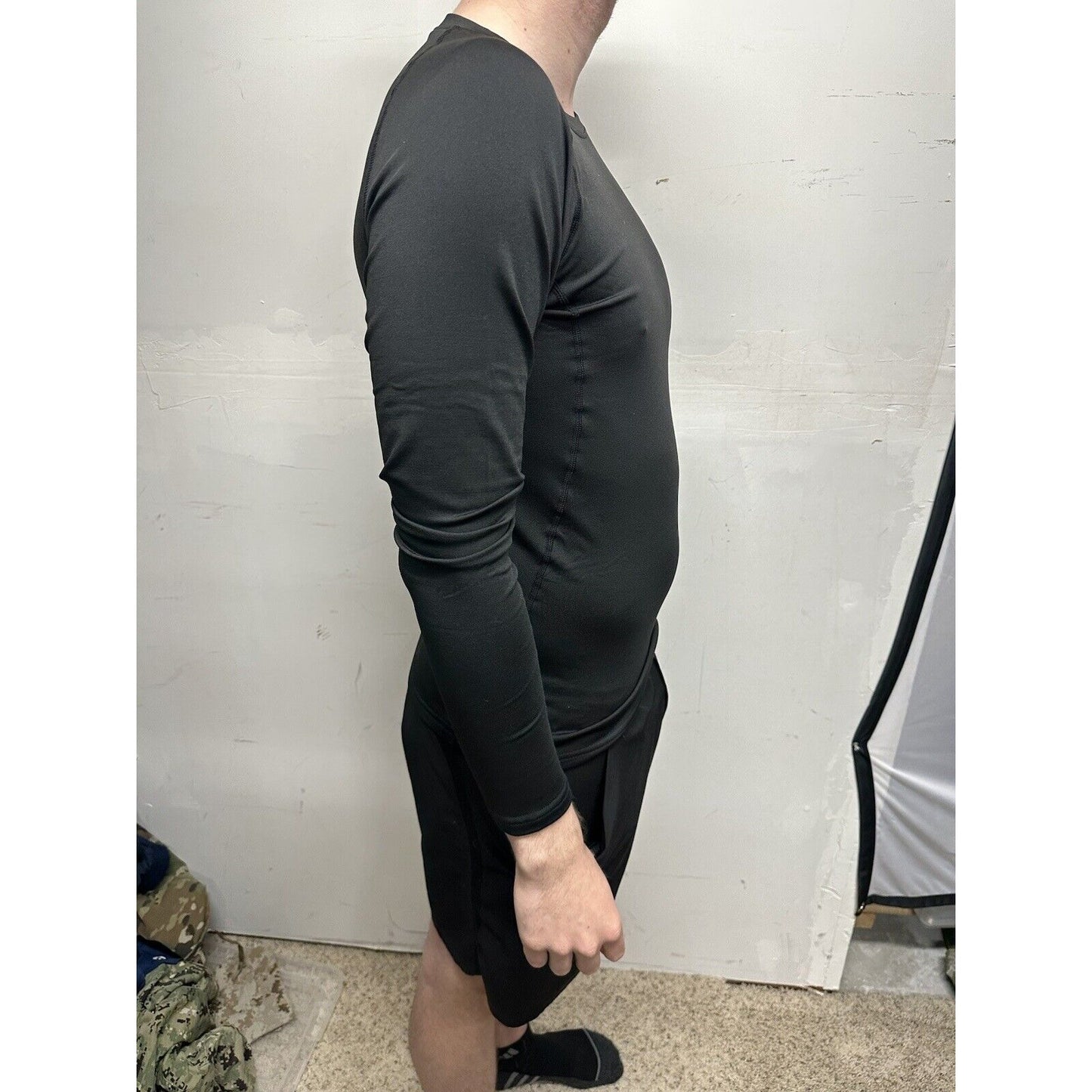 Men’s Black Medium Poly Spandex Long Sleeve Pull Over Athletic Shirt