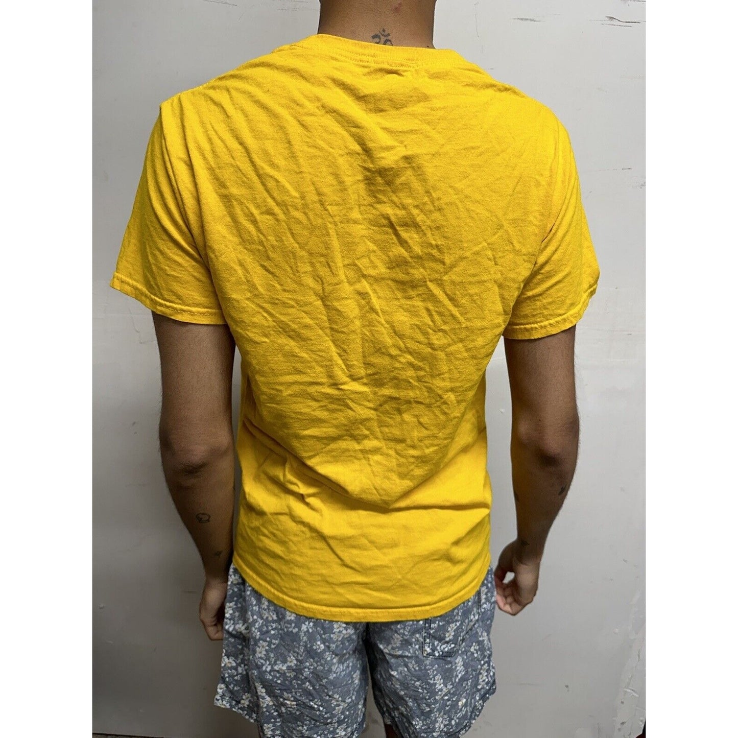 Men’s Small Yellow Mickey Mouse Disney Tshirt Short Sleeve