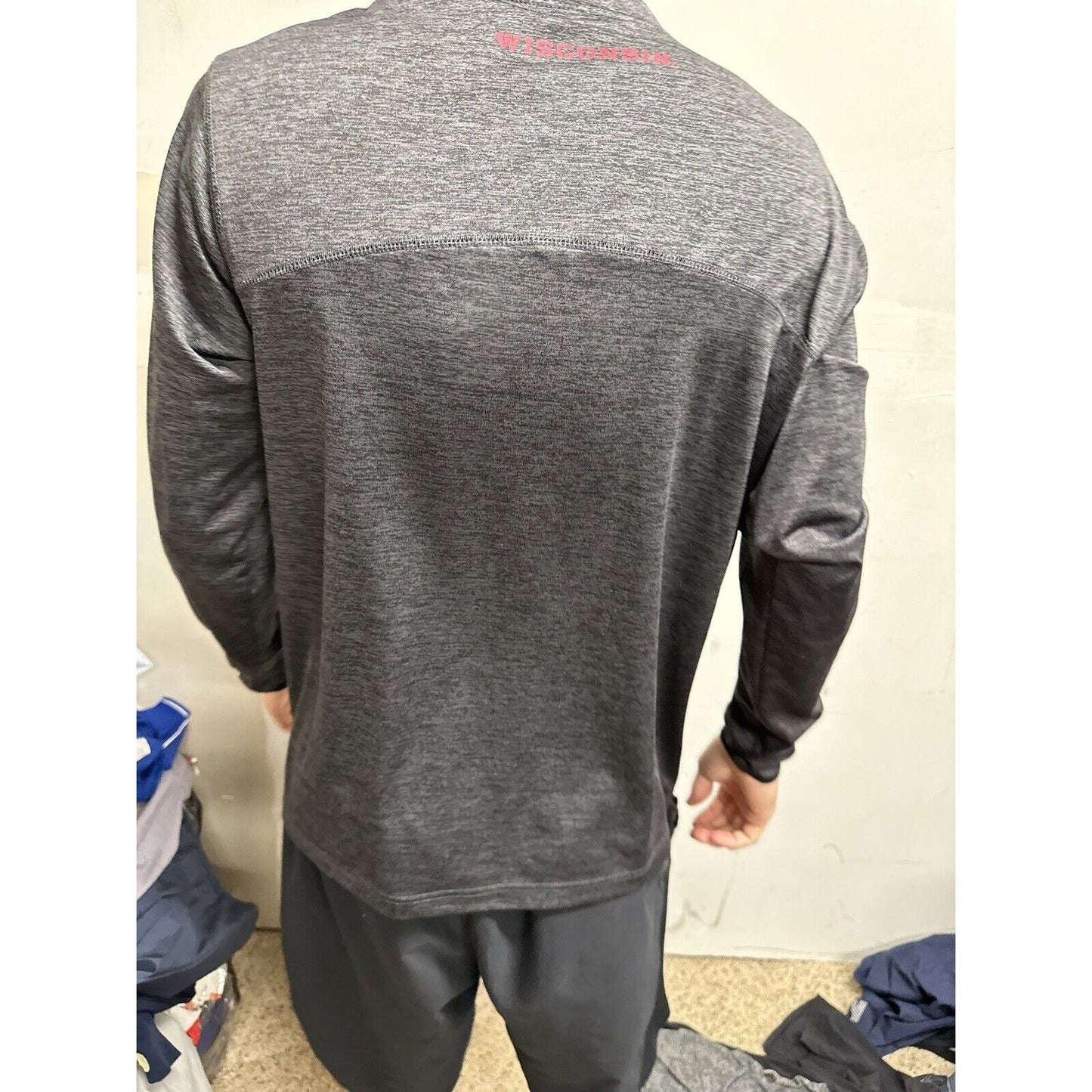 Men’s Gray University Of Wisconsin Colosseum Small 1/4 Zip Pullover Jacket