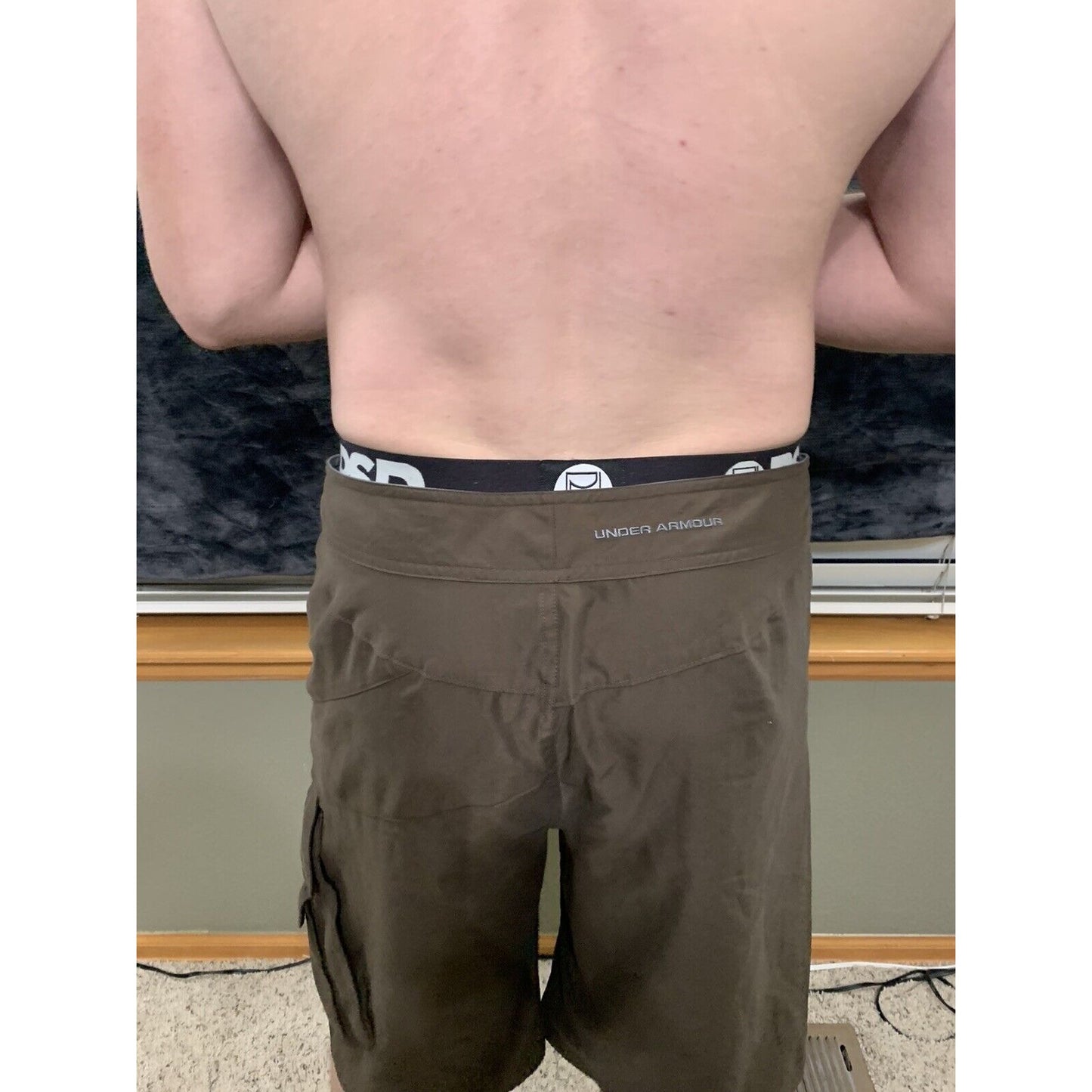 Men’s Under Armour Dark Brown Board Shorts Size 34