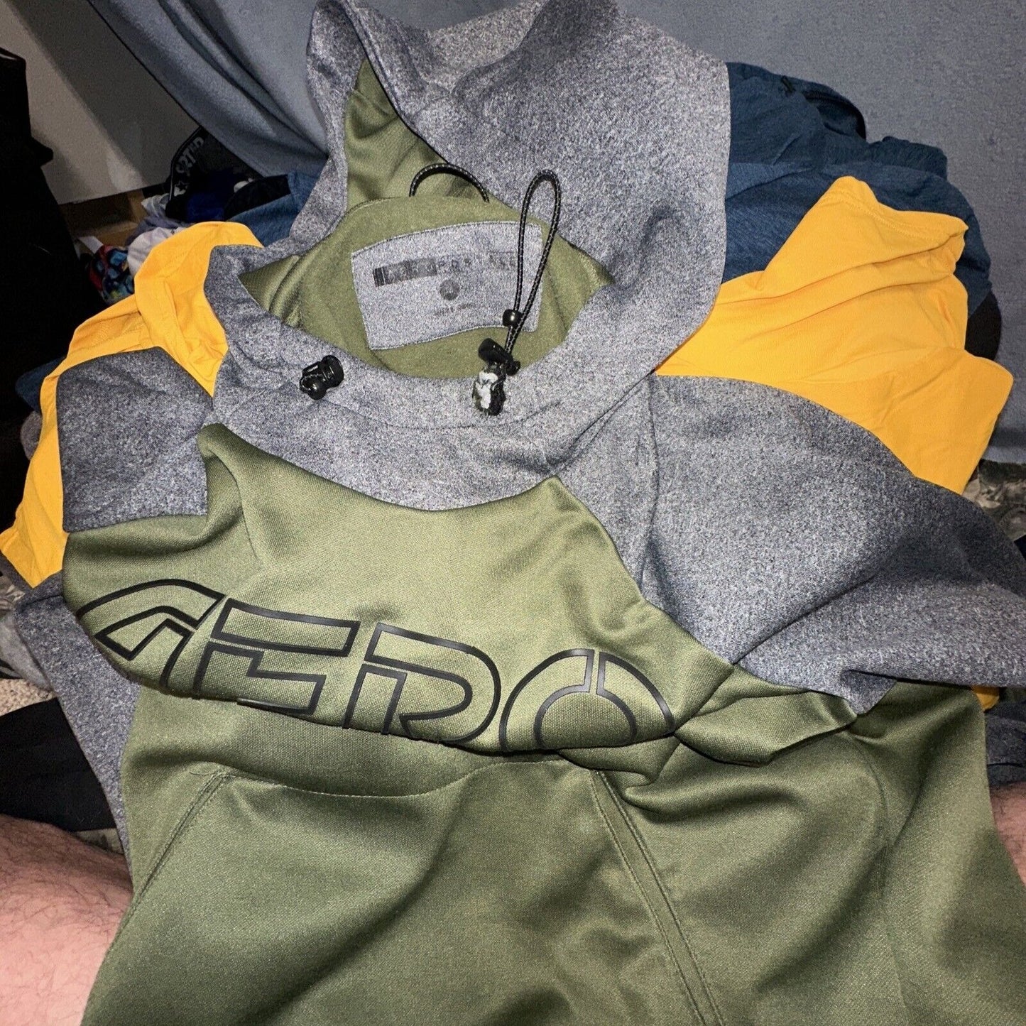 Men’s Green And Gray Pull Over Hoodie Medium Aeropostale