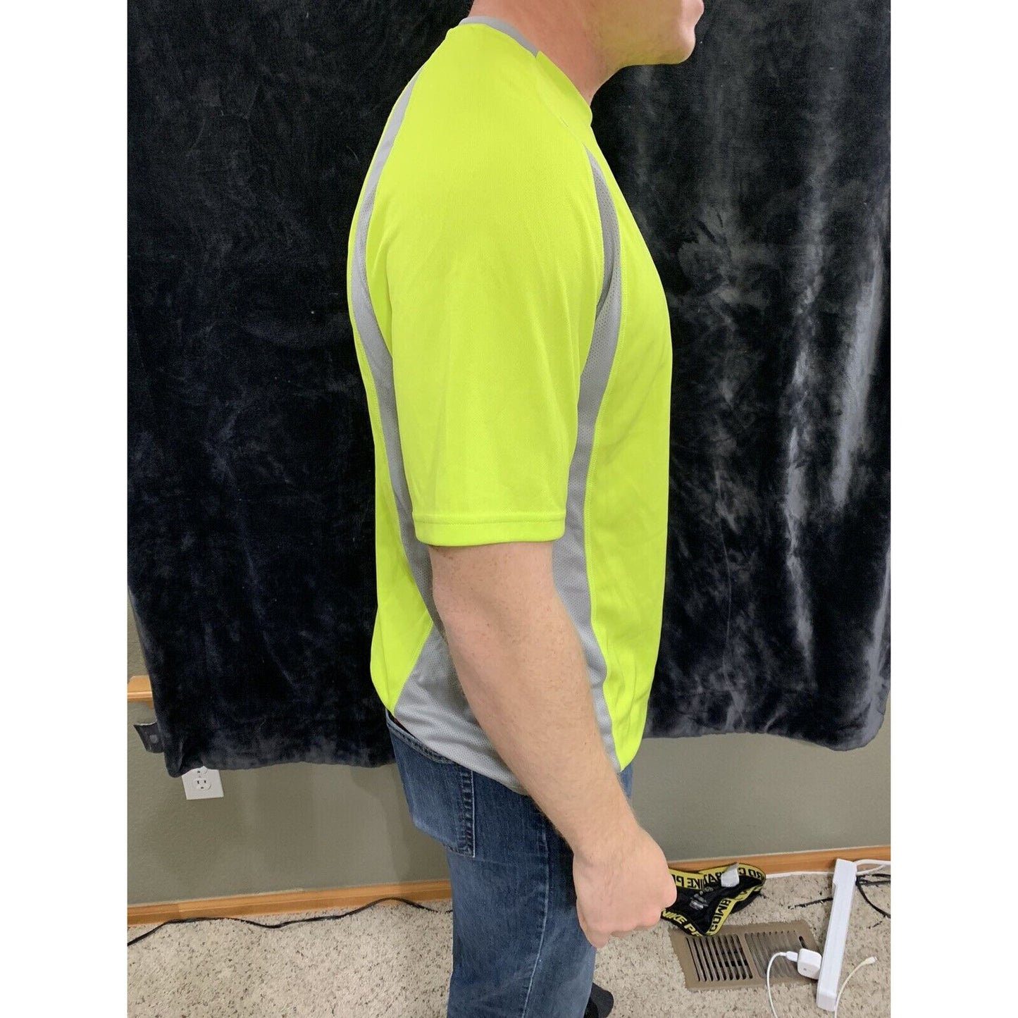 Men’s Active By Old Navy Workout Shirt Bright Yellow large
