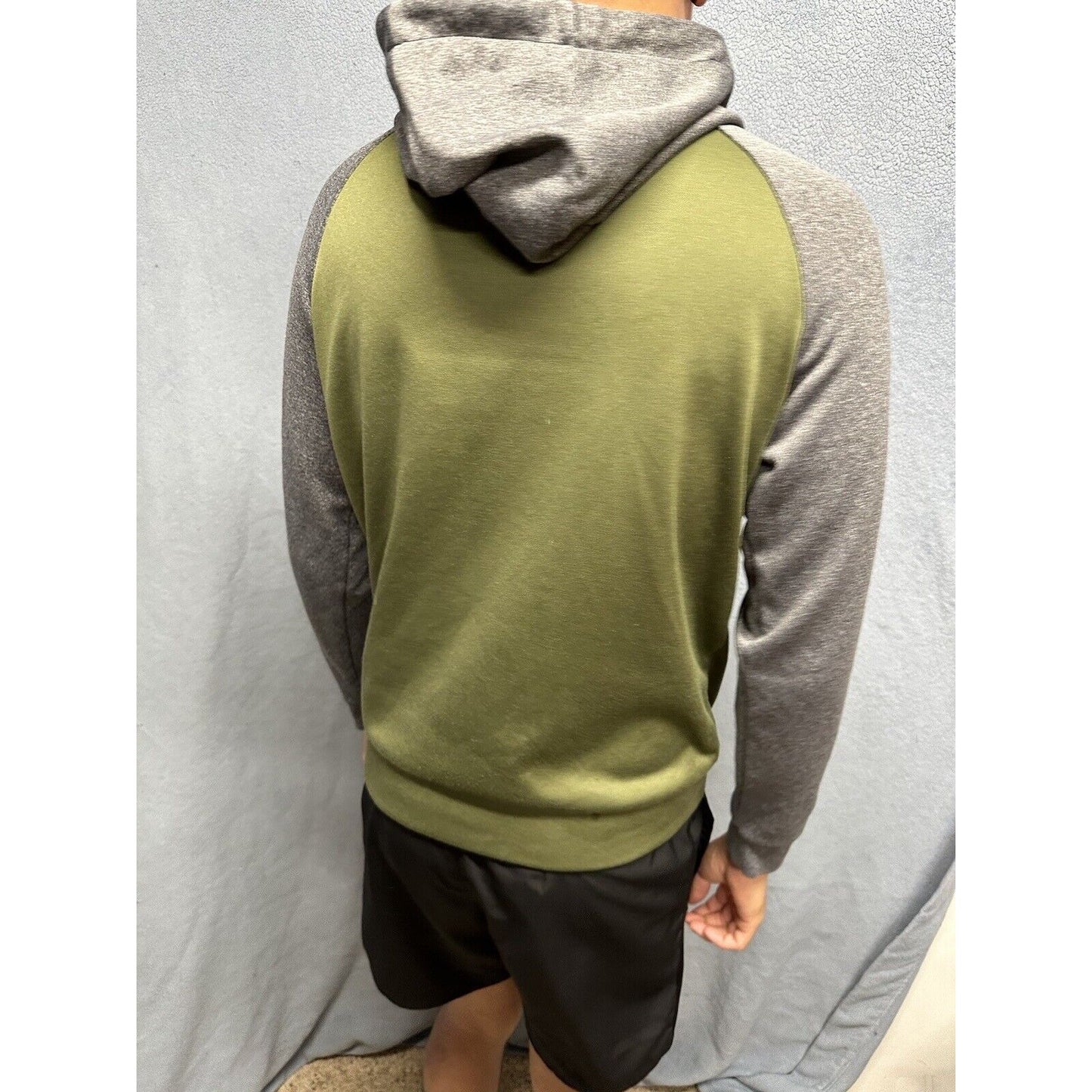 Men’s Green And Gray Pull Over Hoodie Medium Aeropostale