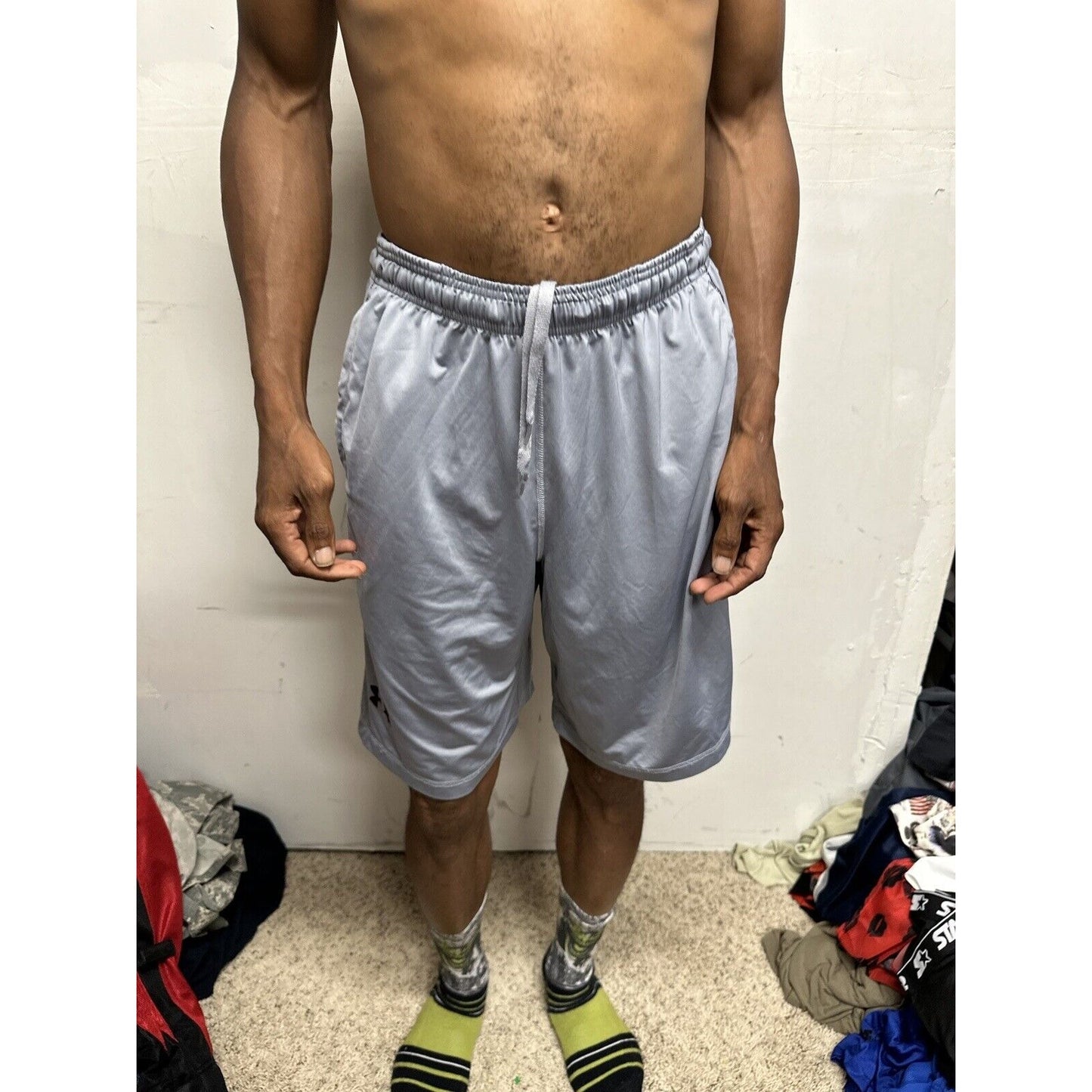 Men’s Gray Medium Under Armour Shorts Loose With Pockets