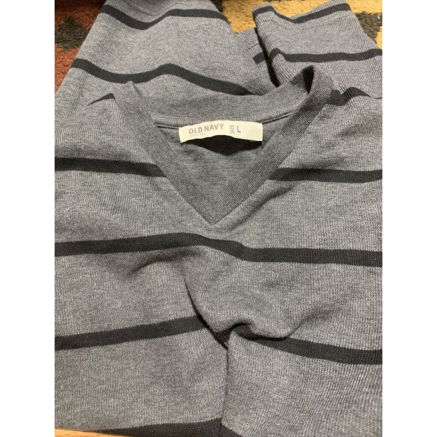 Old Navy Men's Size Large Long Sleeve Gray Striped V-Neck Pullover Sweatshirt