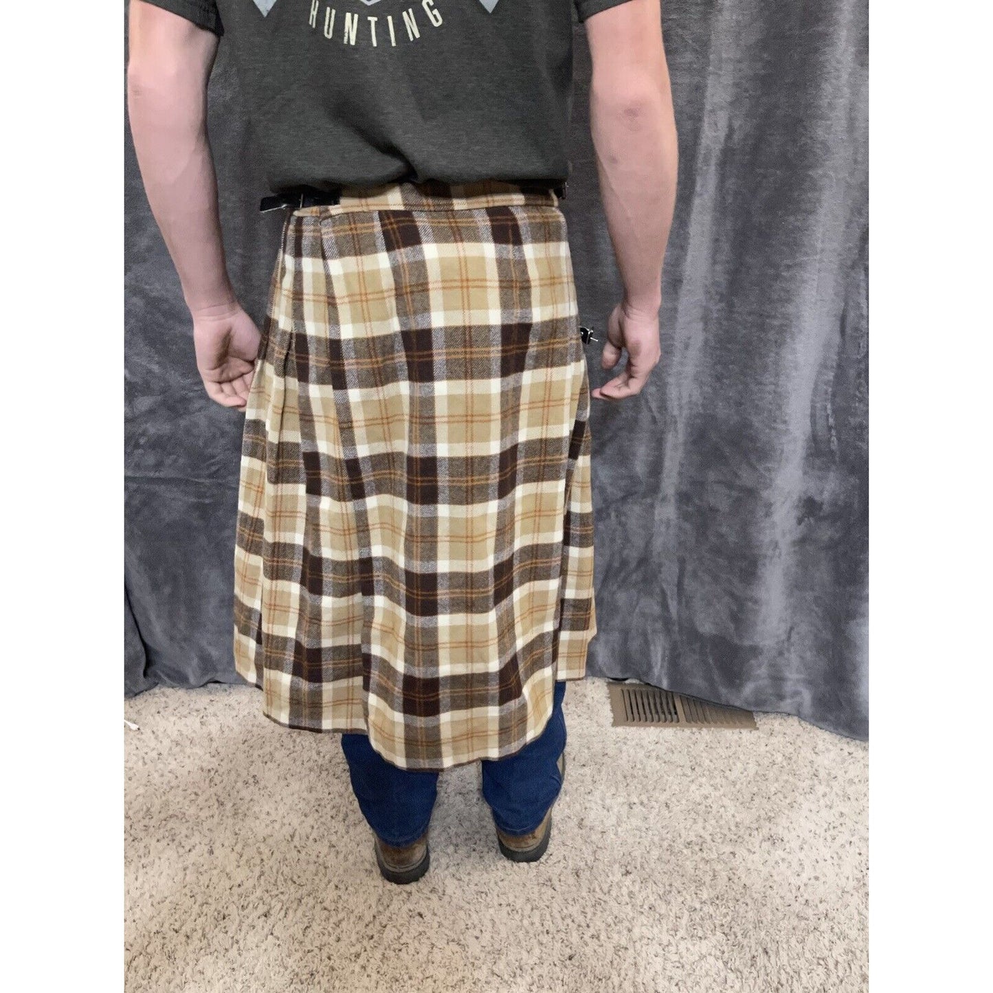 women's pure new wool Waist 28 skirt/kilt Tartan Brown Tan plaid Laird-portch