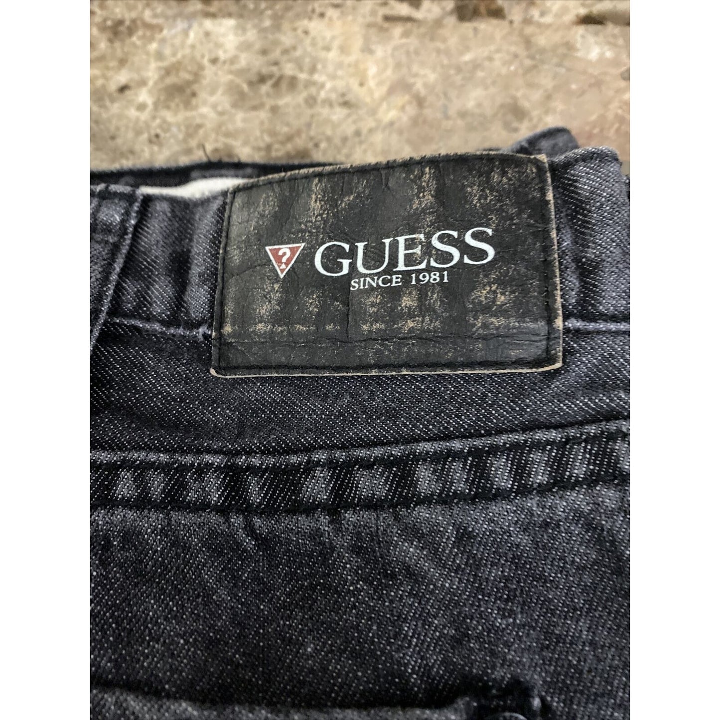 GUESS Regular Straight Crescent Fit Men’s Size 40x30 Black Wash Denim Jeans