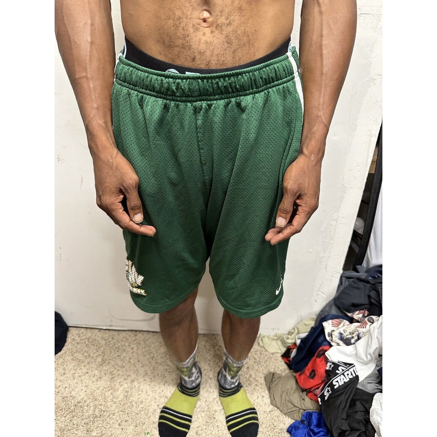 Men’s Large Nike Clay Football Green Athletic Shorts With Pockets