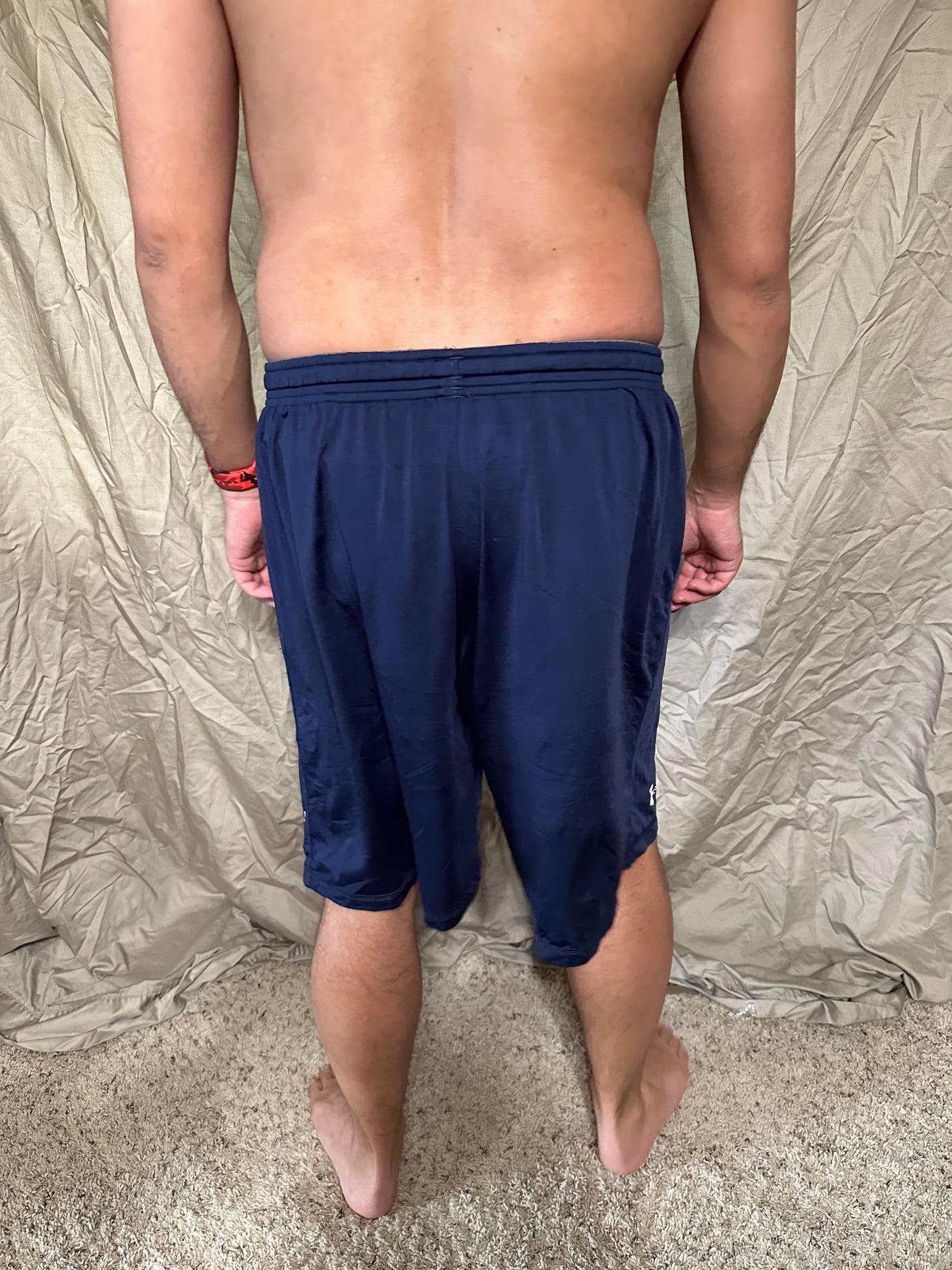 Men’s navy blue under armour heat gear loose shorts athletic no pockets rampart ridge high school track and field