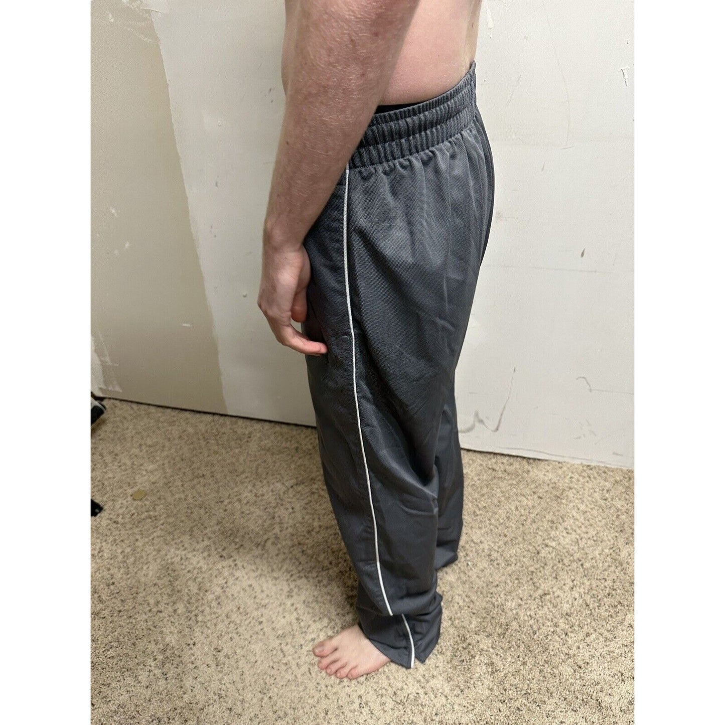 men’s gray nike sweat pants jogger Large With Pockets