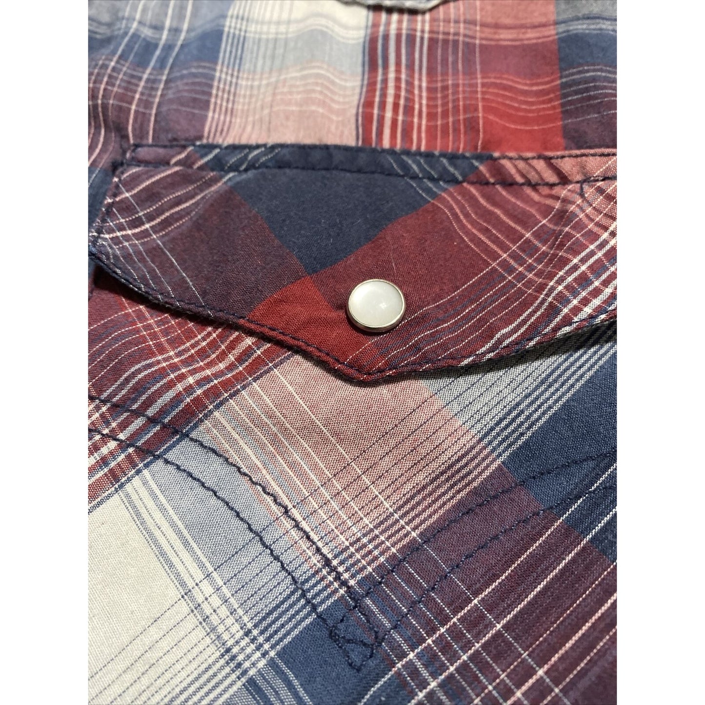 Levi’s Men’s XL Modern Fit Red Blue White Plaid Short Sleeves Button-down Shirt