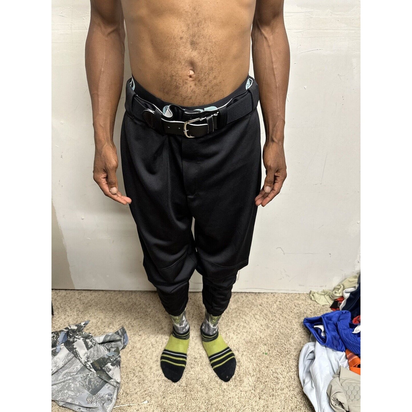 Men’s Wilson XL Black Baseball Pants With Belt