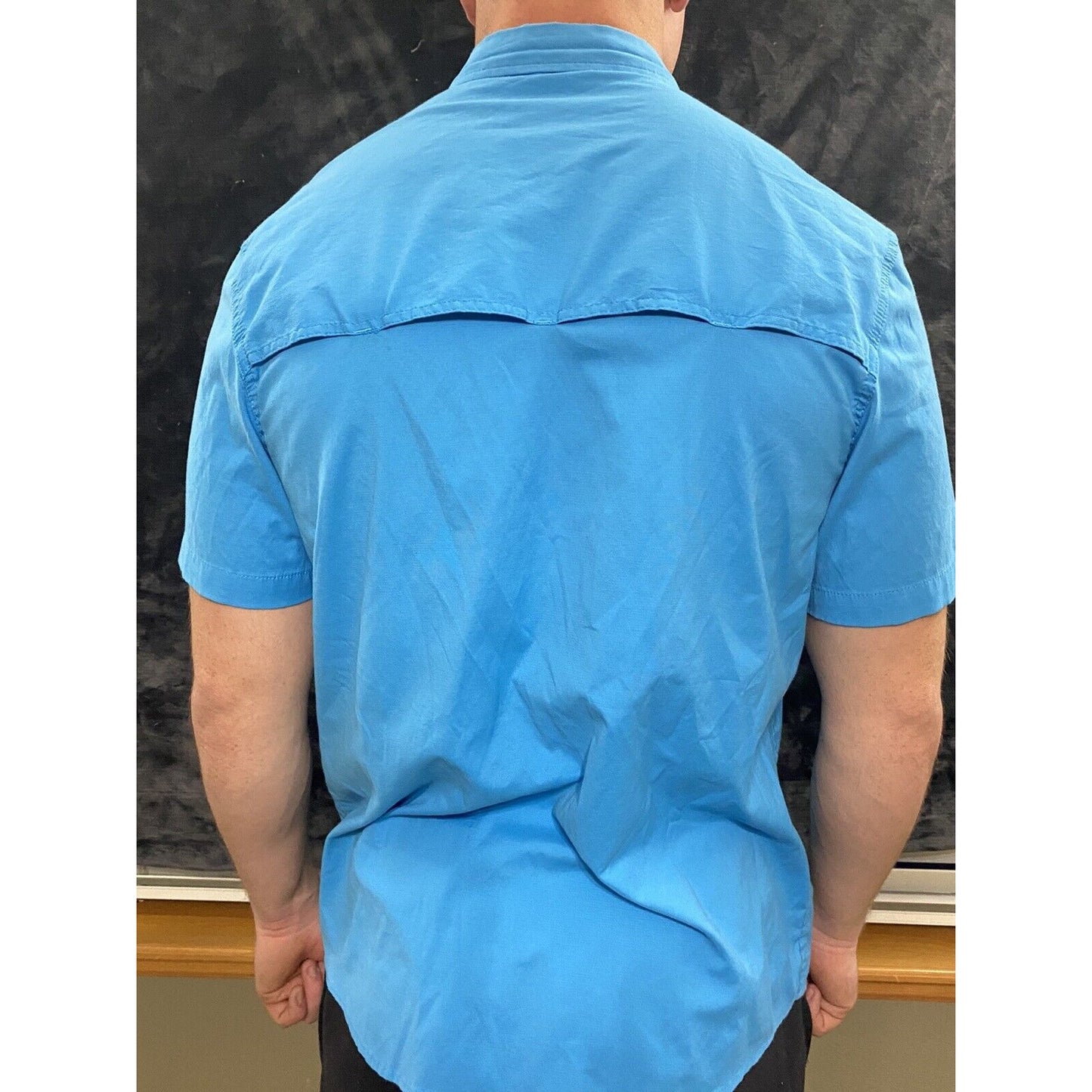 Coleman The Outdoor Company Men’s Large Bright Sky Blue Button-down Short Sleeve