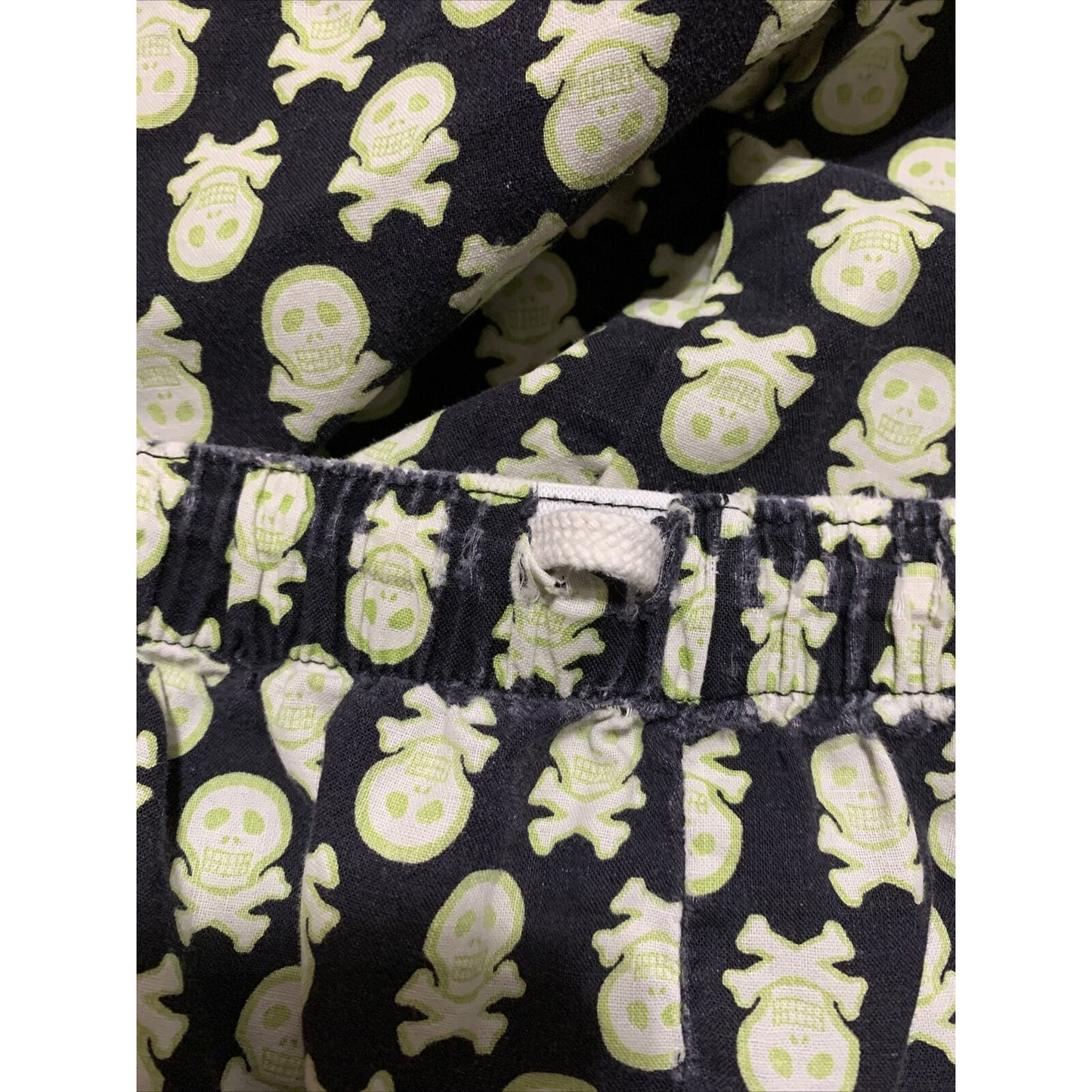 Old Navy Sleepwear Pirate / Skull & Cross Bones Large
