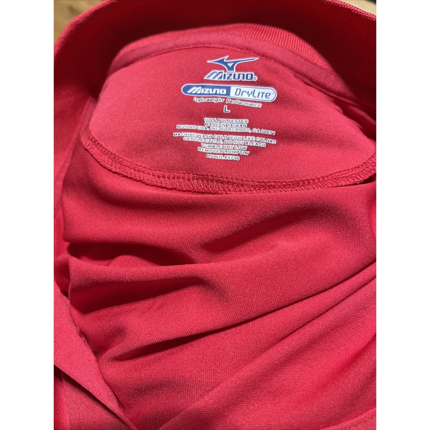 Mizuna USA Volleyball Men’s Large Red Shirt Lightweight Performance