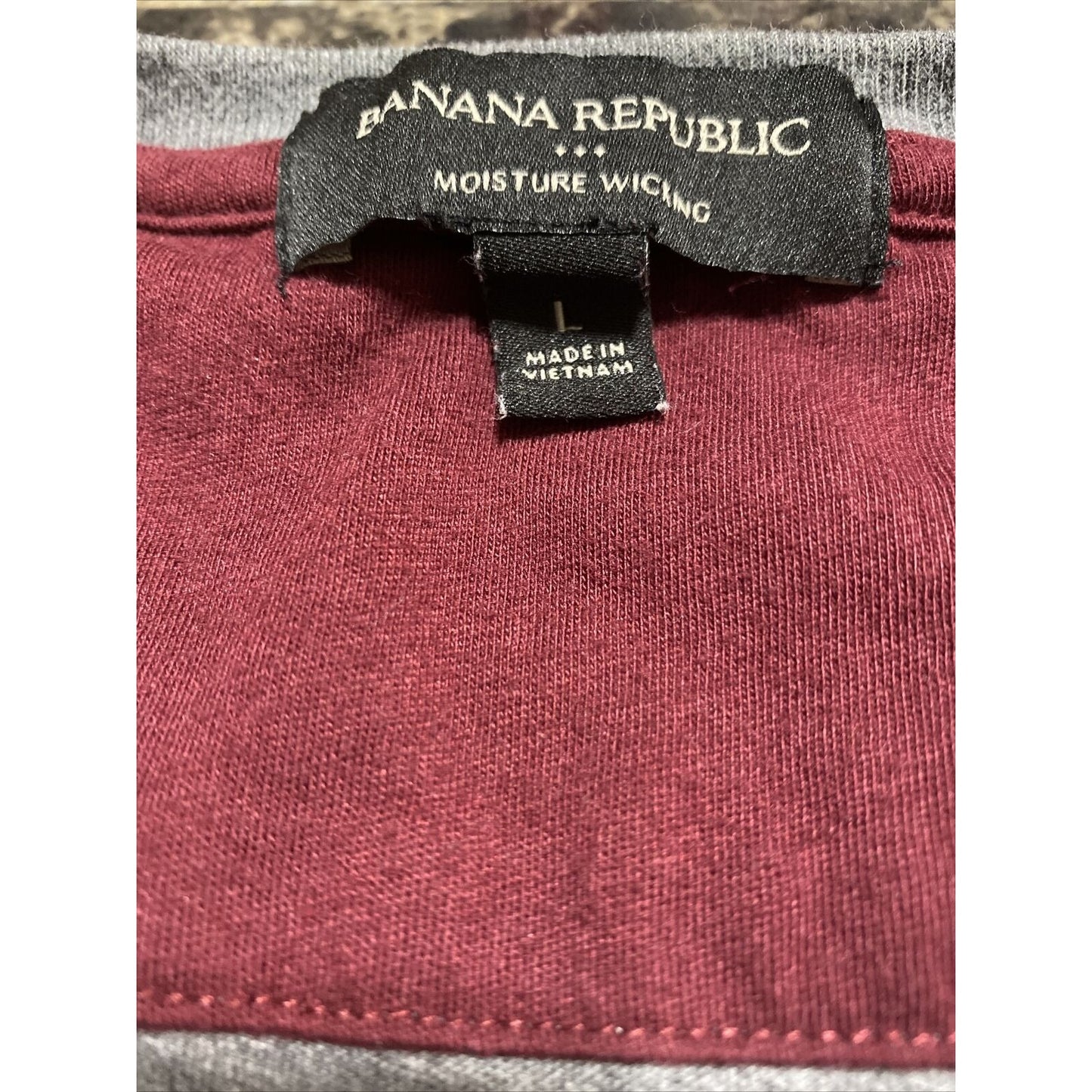 Banana Republic Men’s Large Gray Maroon Moisture Wicking Long Sleeves T-shirt