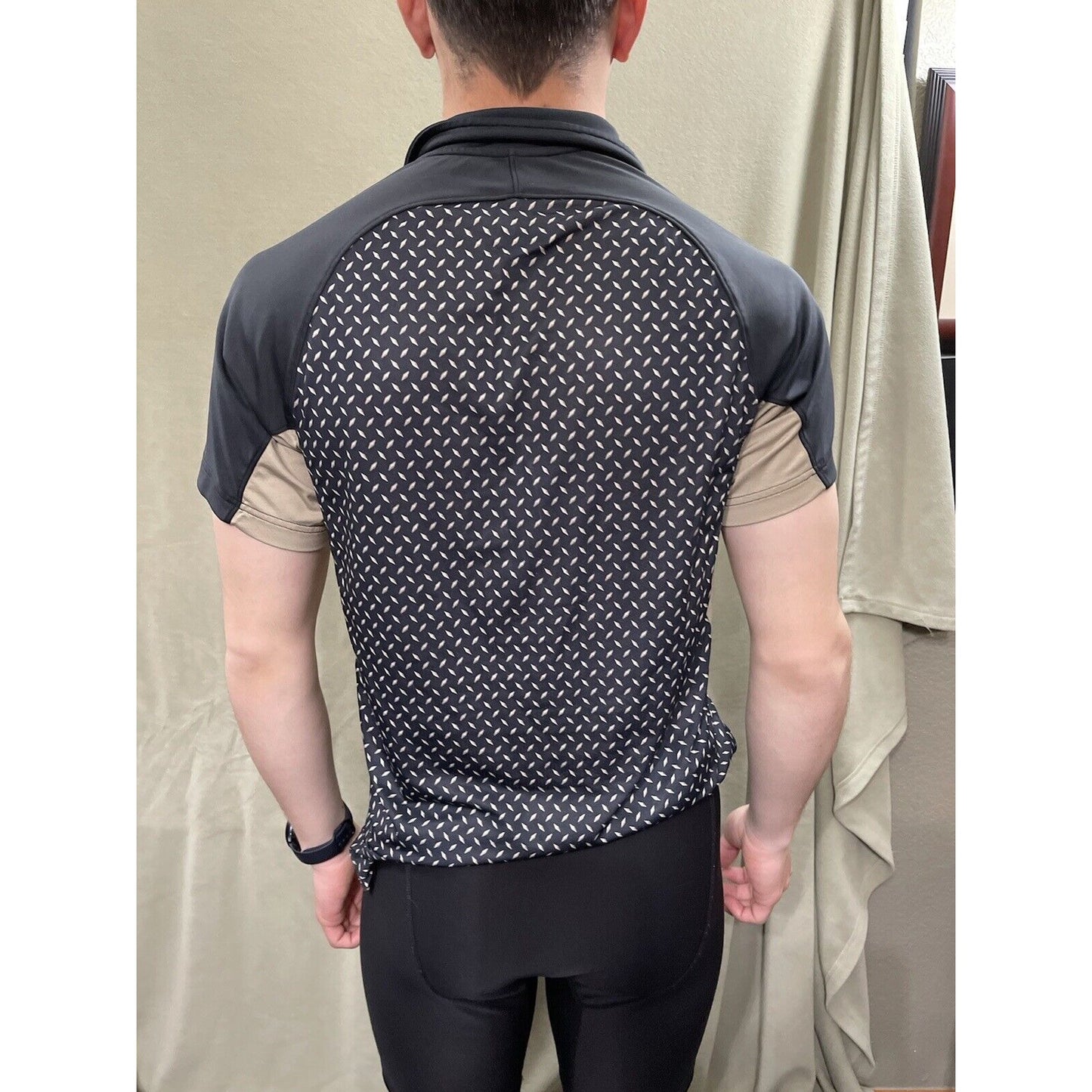 Men’s Small Under Armour Black & Tan Polo Shirt Cool Design