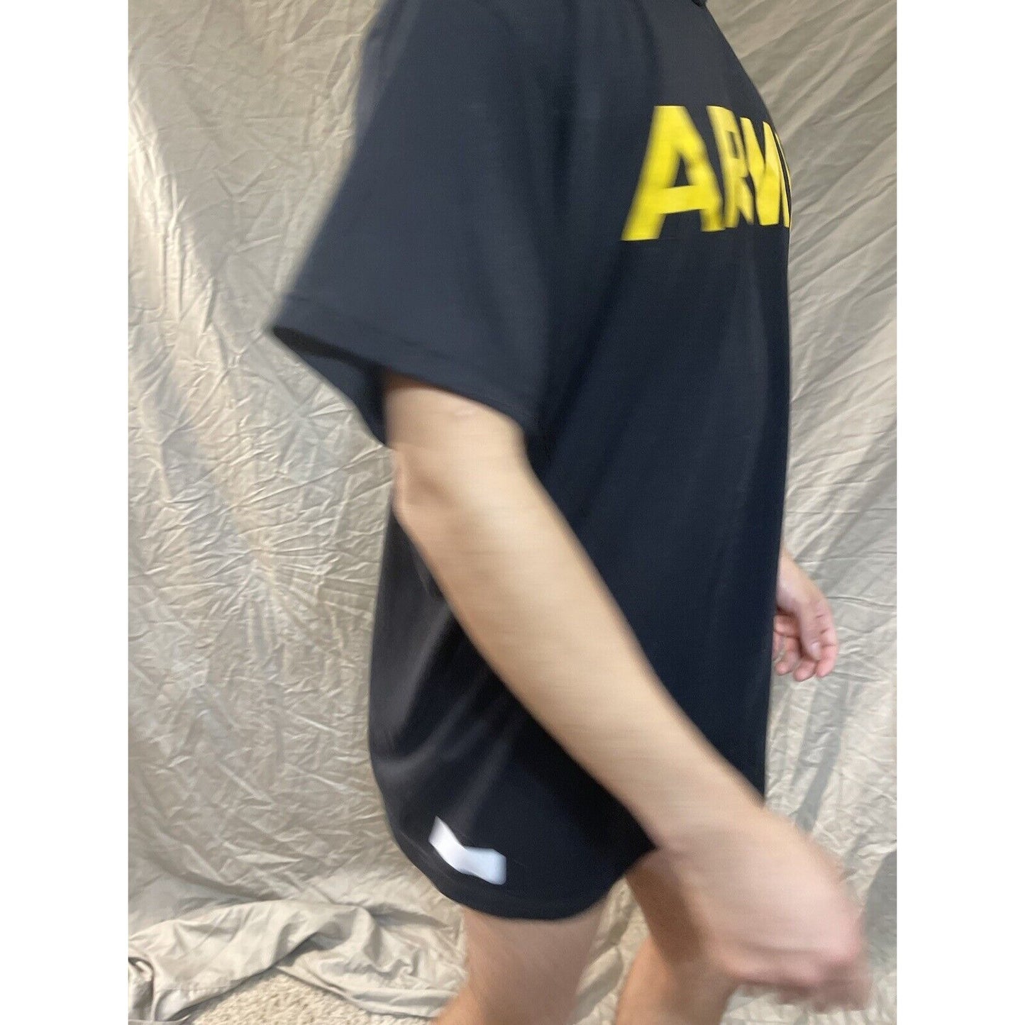 men’s army black short sleeve pt shirt large