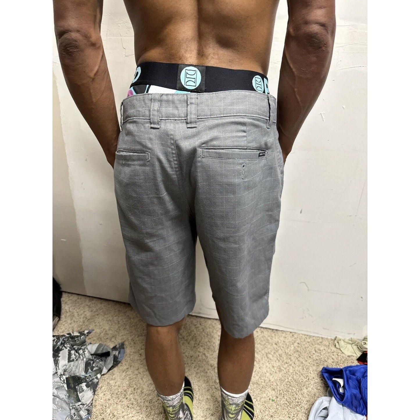 Men’s Hang Ten Plaid Gray Size 32 Shorts