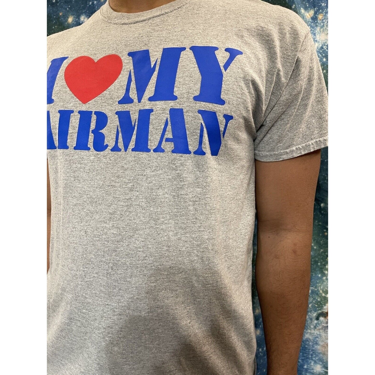 Men’s Large Gray Gildan I Love My Airman Hear T-Shirt