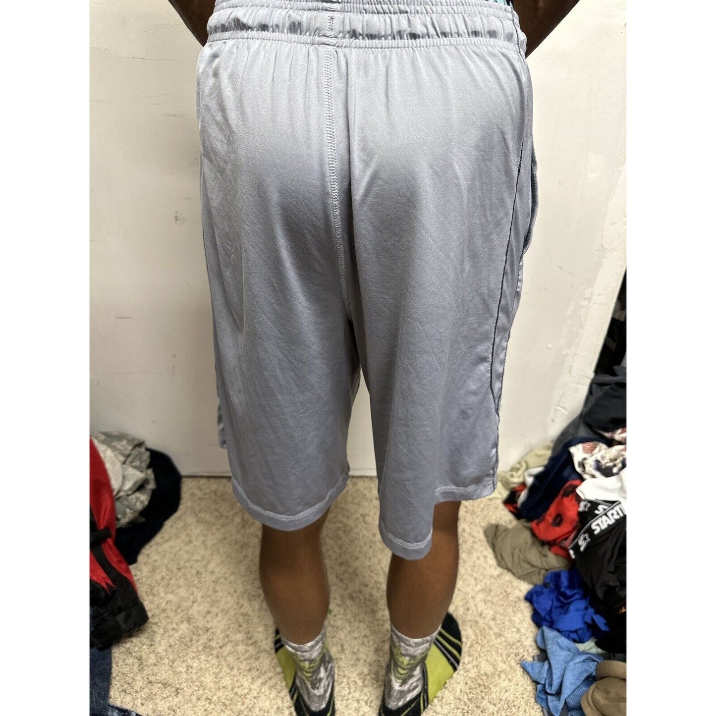 Men’s Gray Medium Under Armour Shorts Loose With Pockets