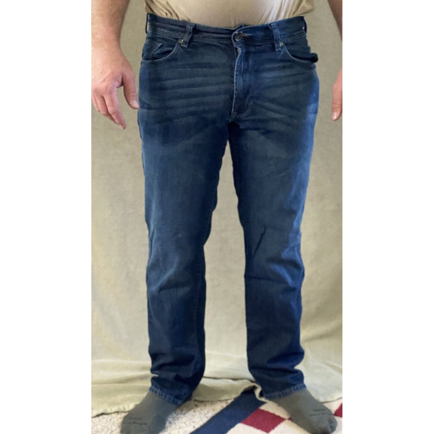 DKNY Men's size 34x30 Dark-wash Blue Relaxed Fit Cotton Denim Jeans