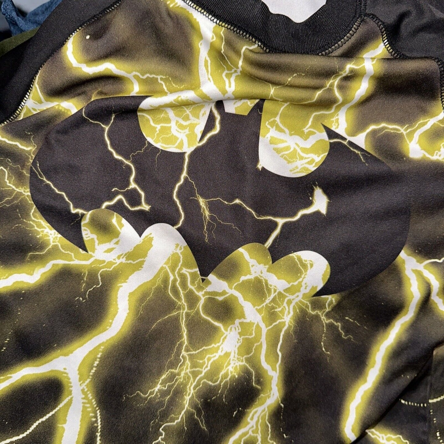 Men’s Large Batman Short Sleeve Black And Yellow Tshirt 100% Polyester