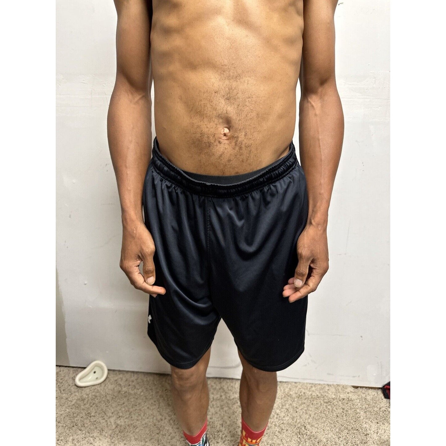 Men’s Under Armour Large Black Loose Athletic Shorts With Pockets