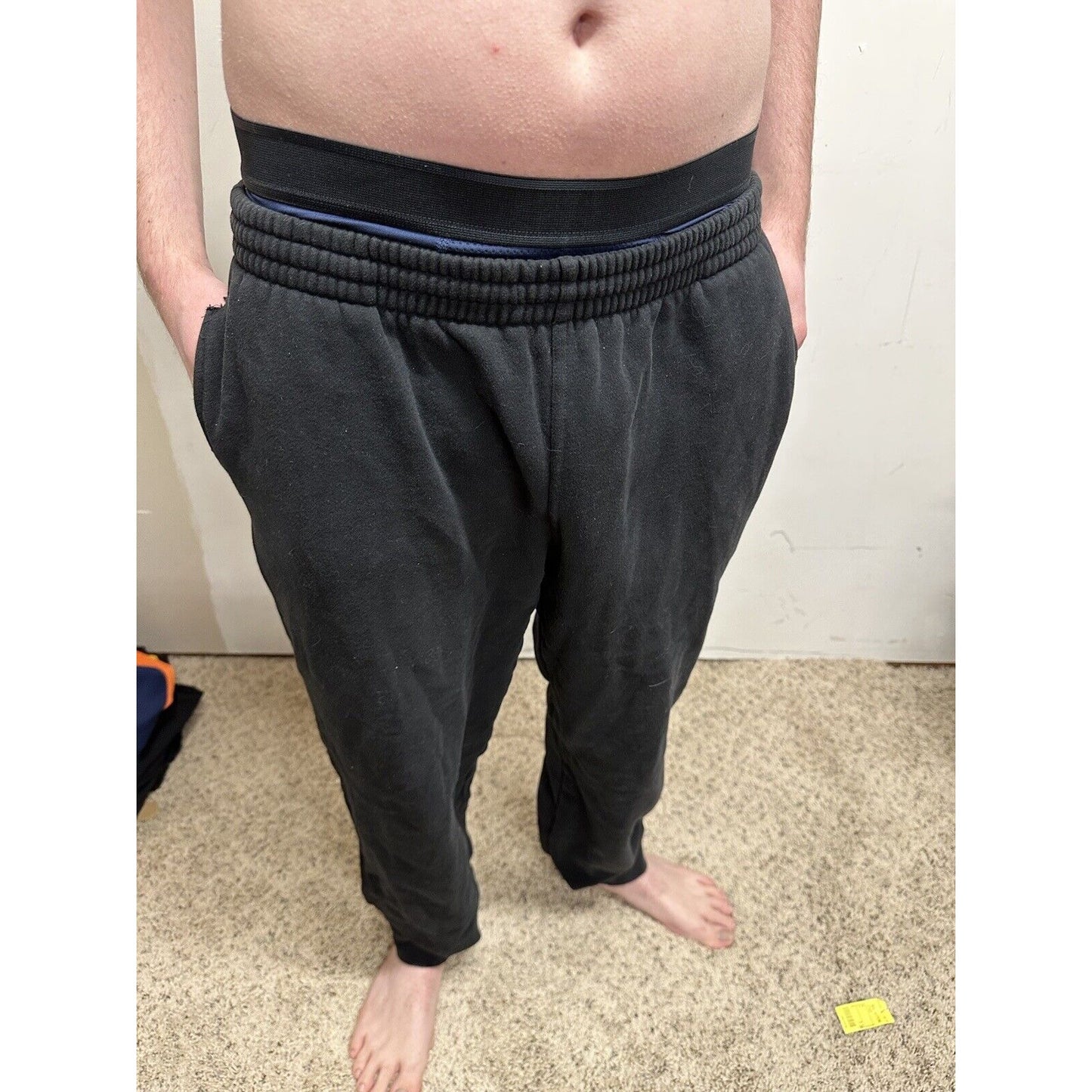 men’s black fila medium sweat pants with pockets