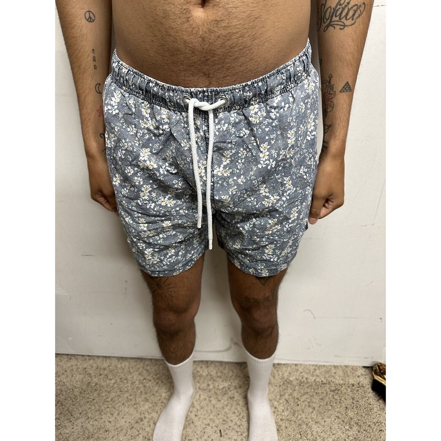 Men’s Large Zara Gray Floral Shorts
