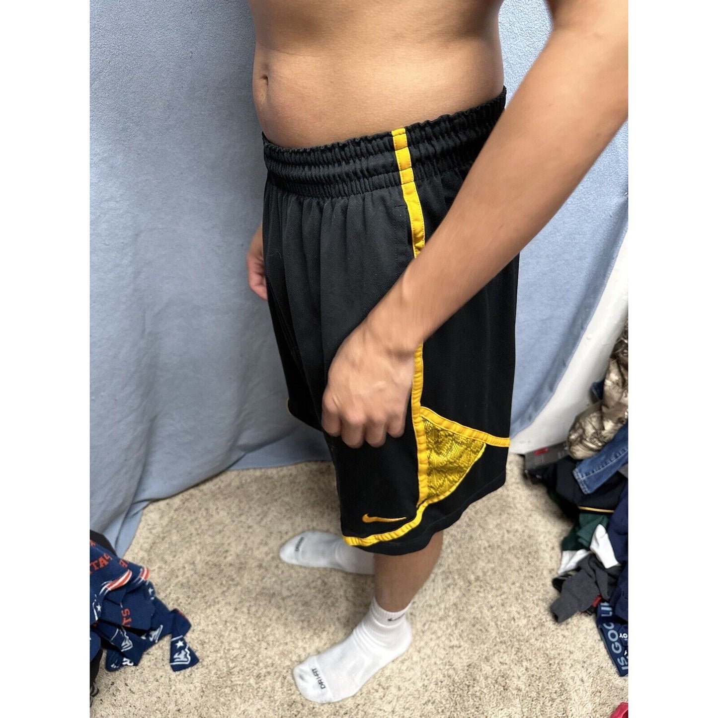 Men’s Nike XL Black And Yellow Dri Fit Shorts With Pockets