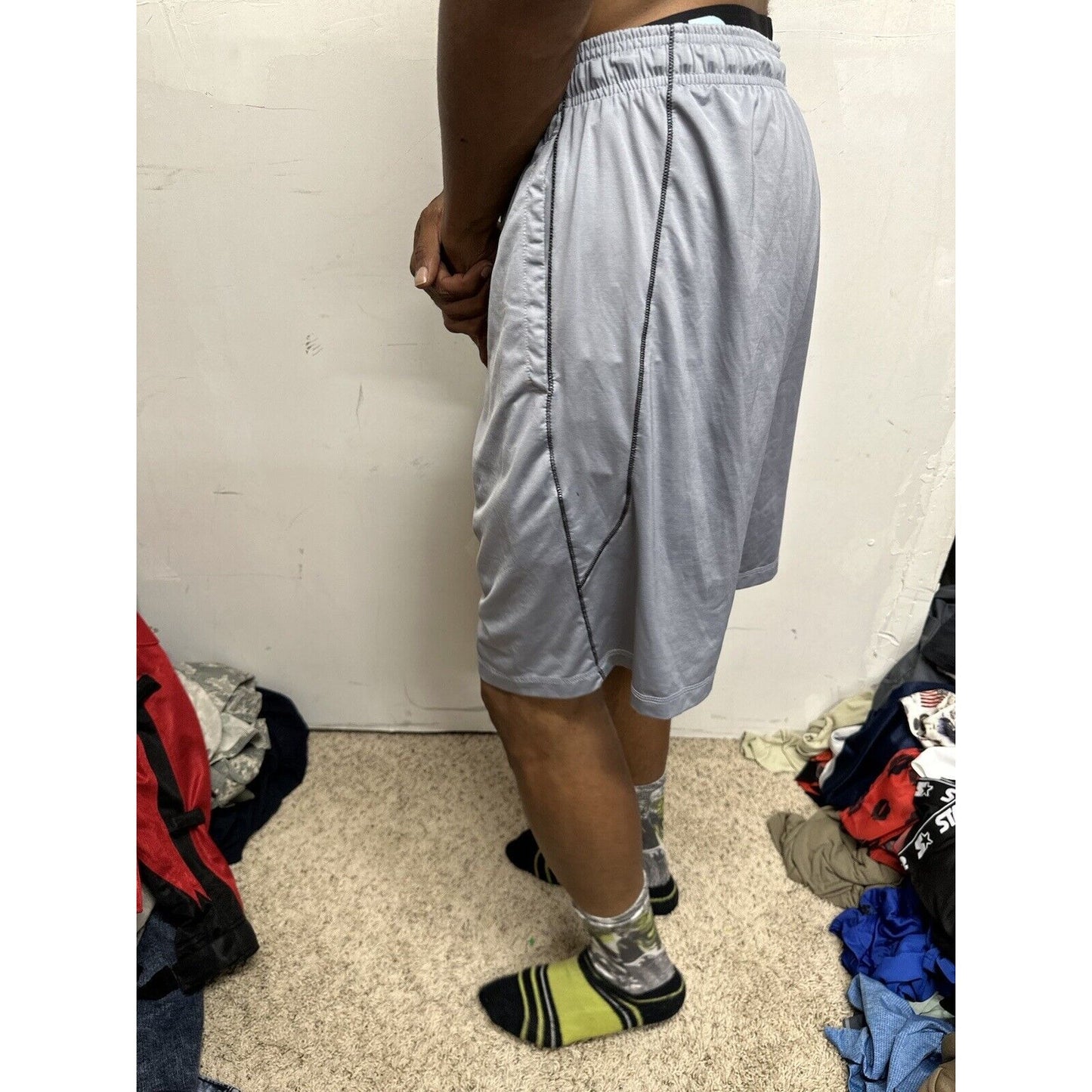 Men’s Gray Medium Under Armour Shorts Loose With Pockets