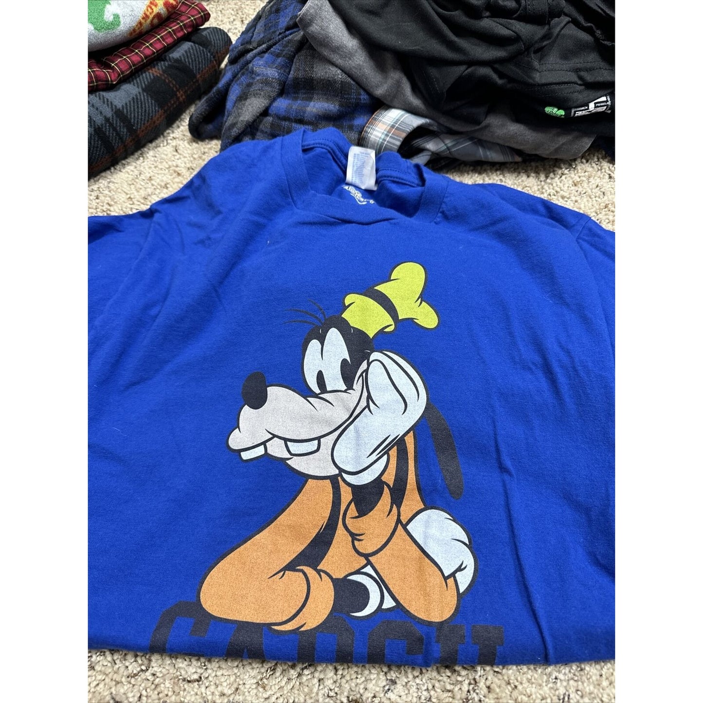 men’s goofy royal blue short sleeve disney tshirt medium- Garsh!
