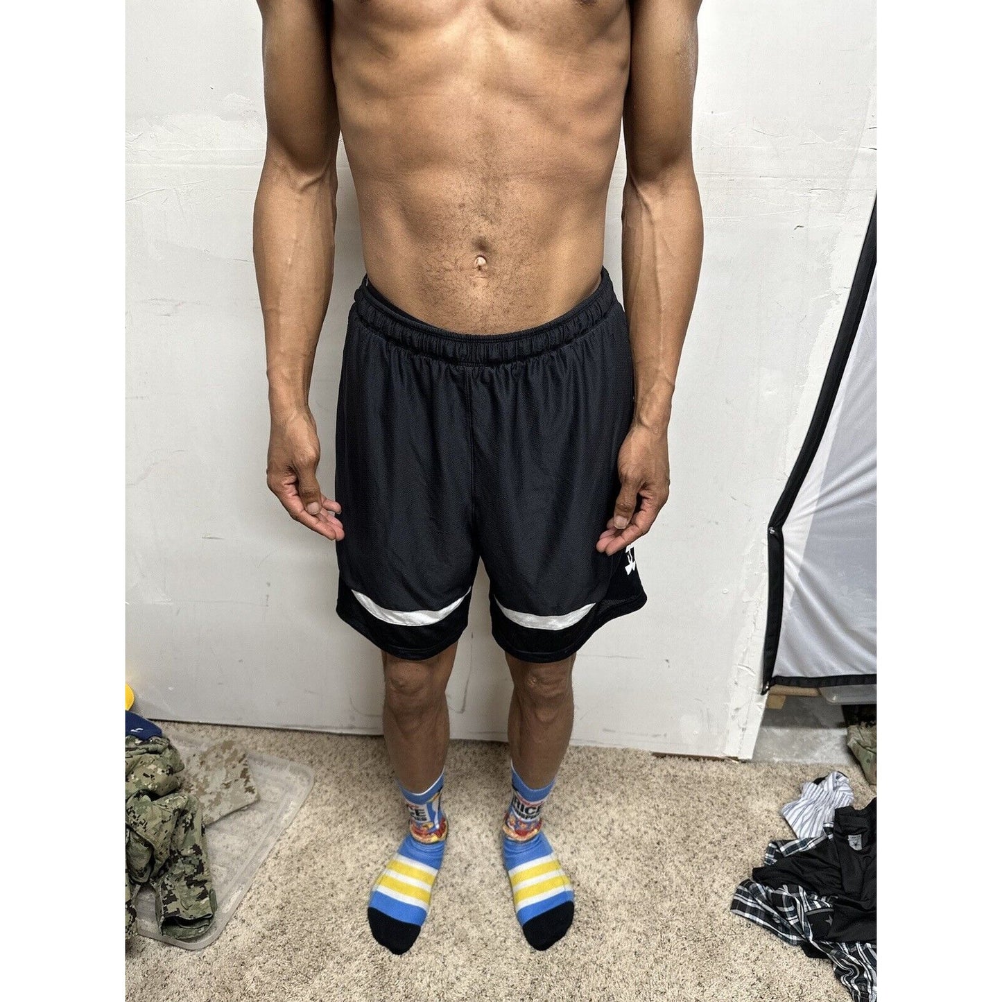 Men’s Under Armour Black Large Shorts Athletic With Pockets