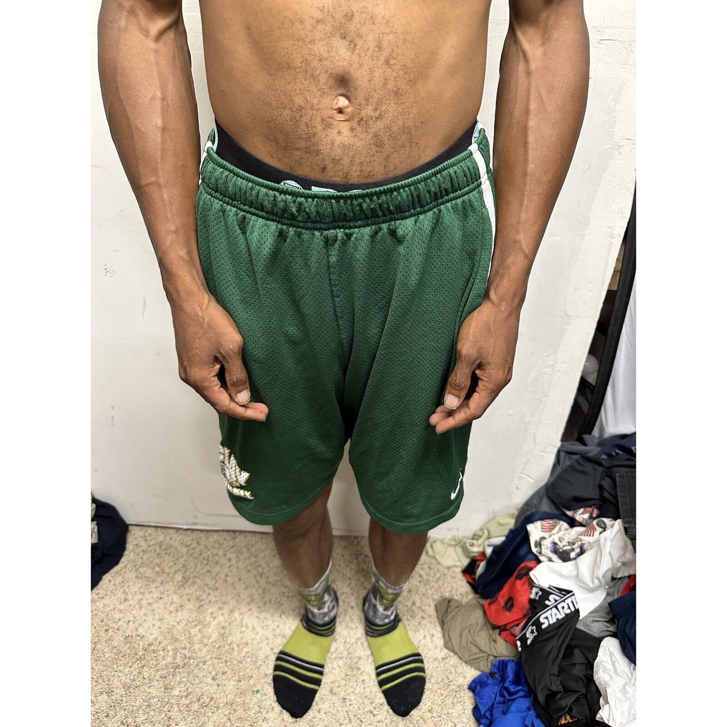 Men’s Large Nike Clay Football Green Athletic Shorts With Pockets