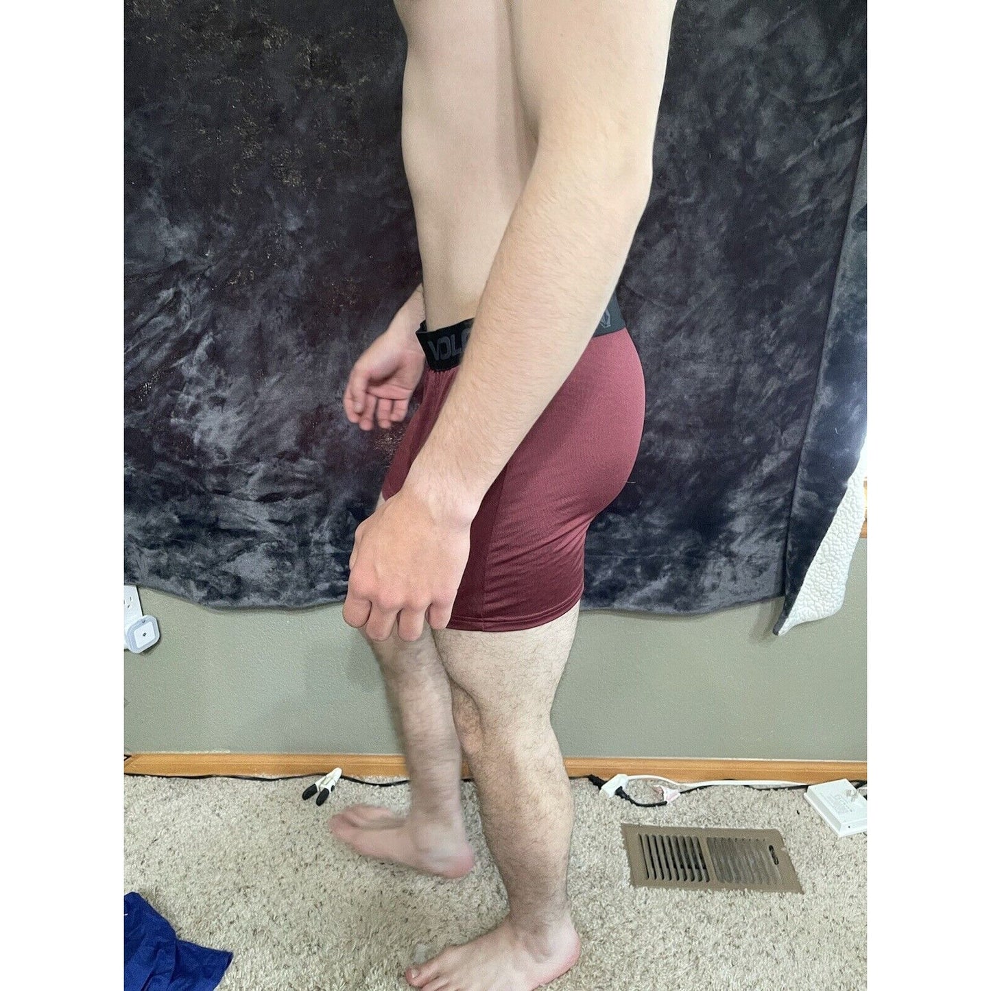 Men’s Large Volcom Dark Red 10% Spandex Compression Shorts