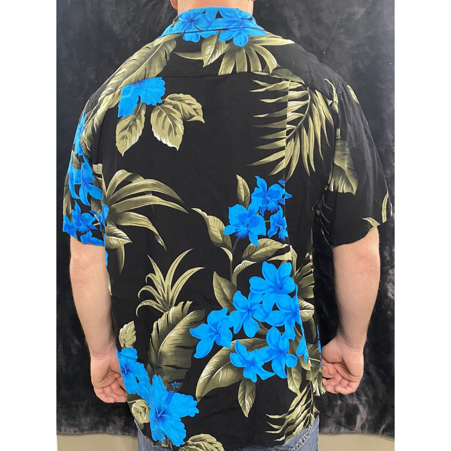 Vintage FAVANT Men’s XL Blue Floral Hawaiian Button-down Short Sleeves Shirt
