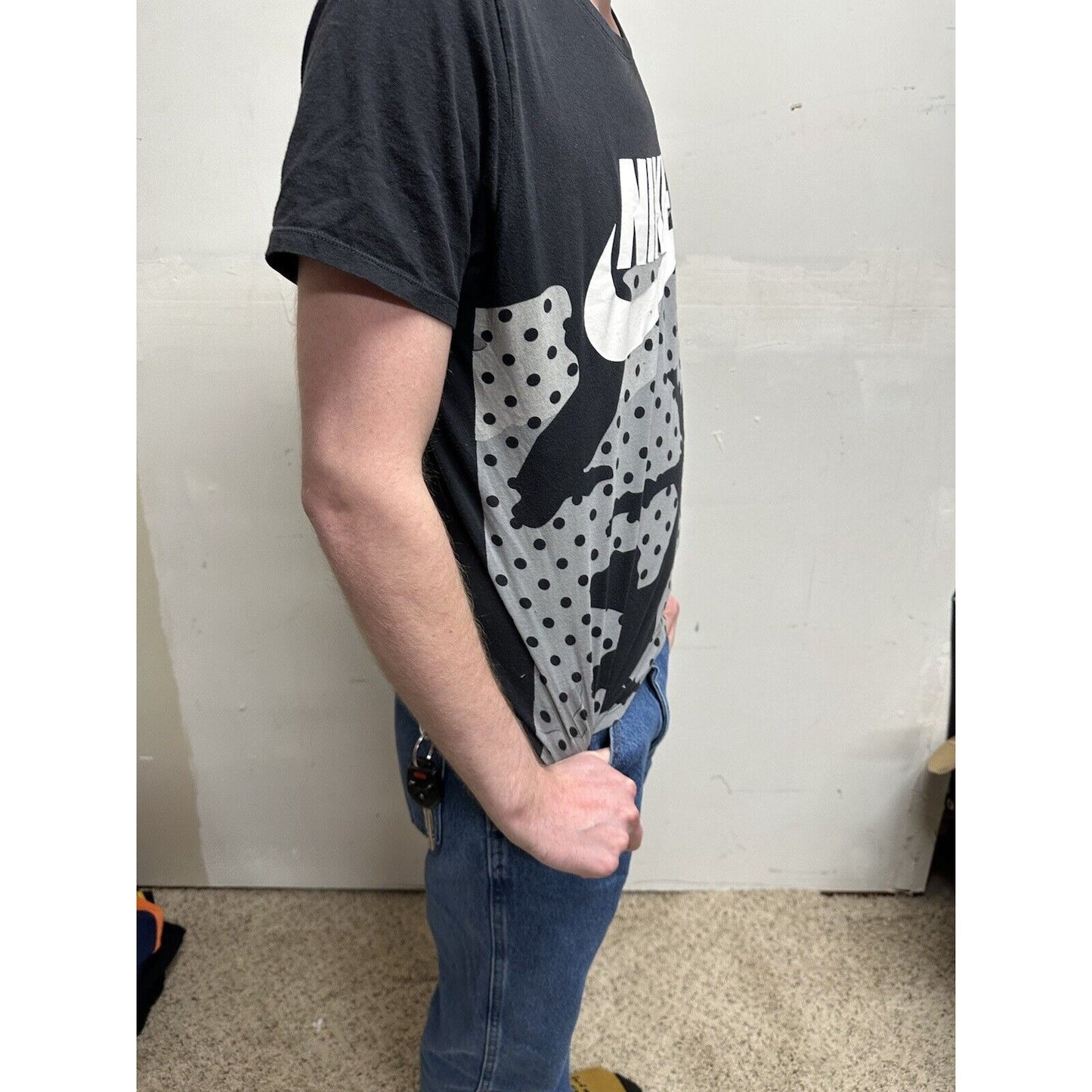 men’s the nike tee black short sleeve tshirt small athletic cut