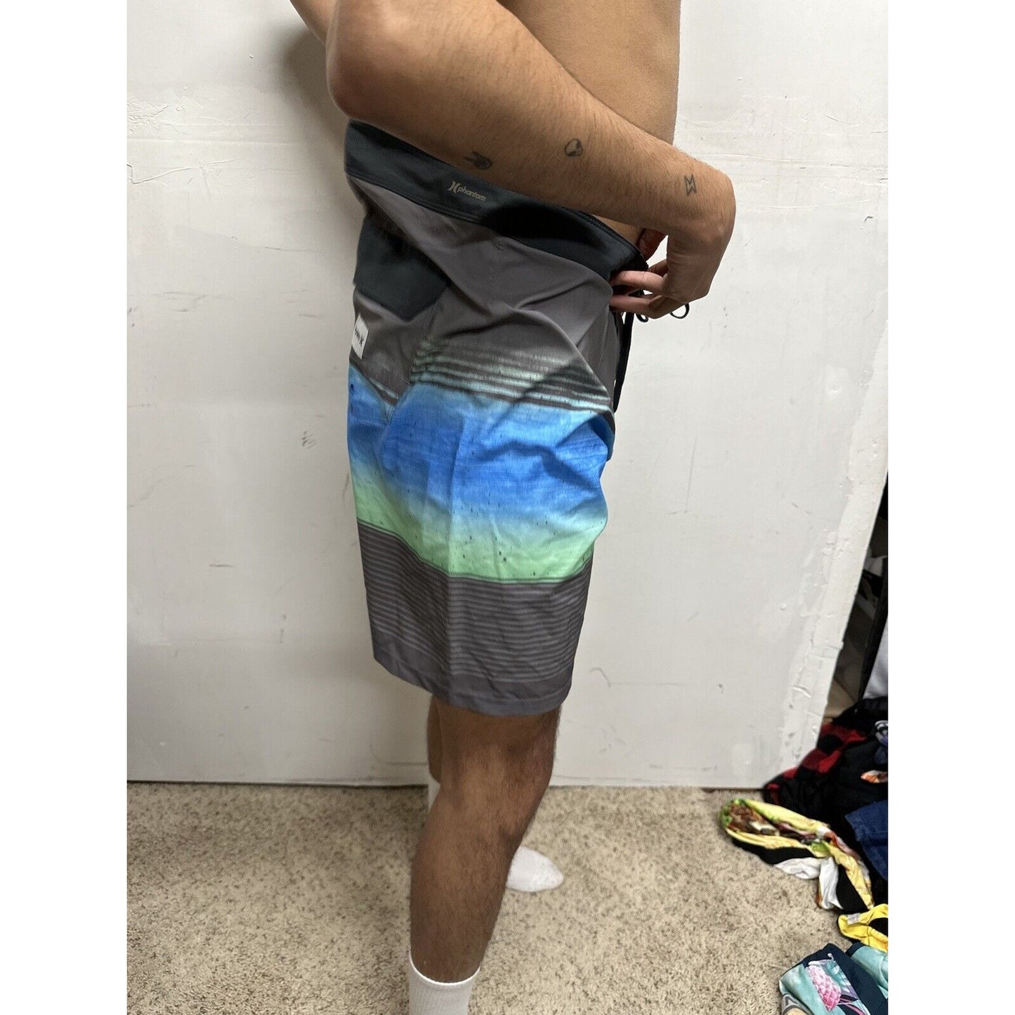 Men’s Hurley Size 34 Board Shorts Swim Trunks Gray Blue Striped