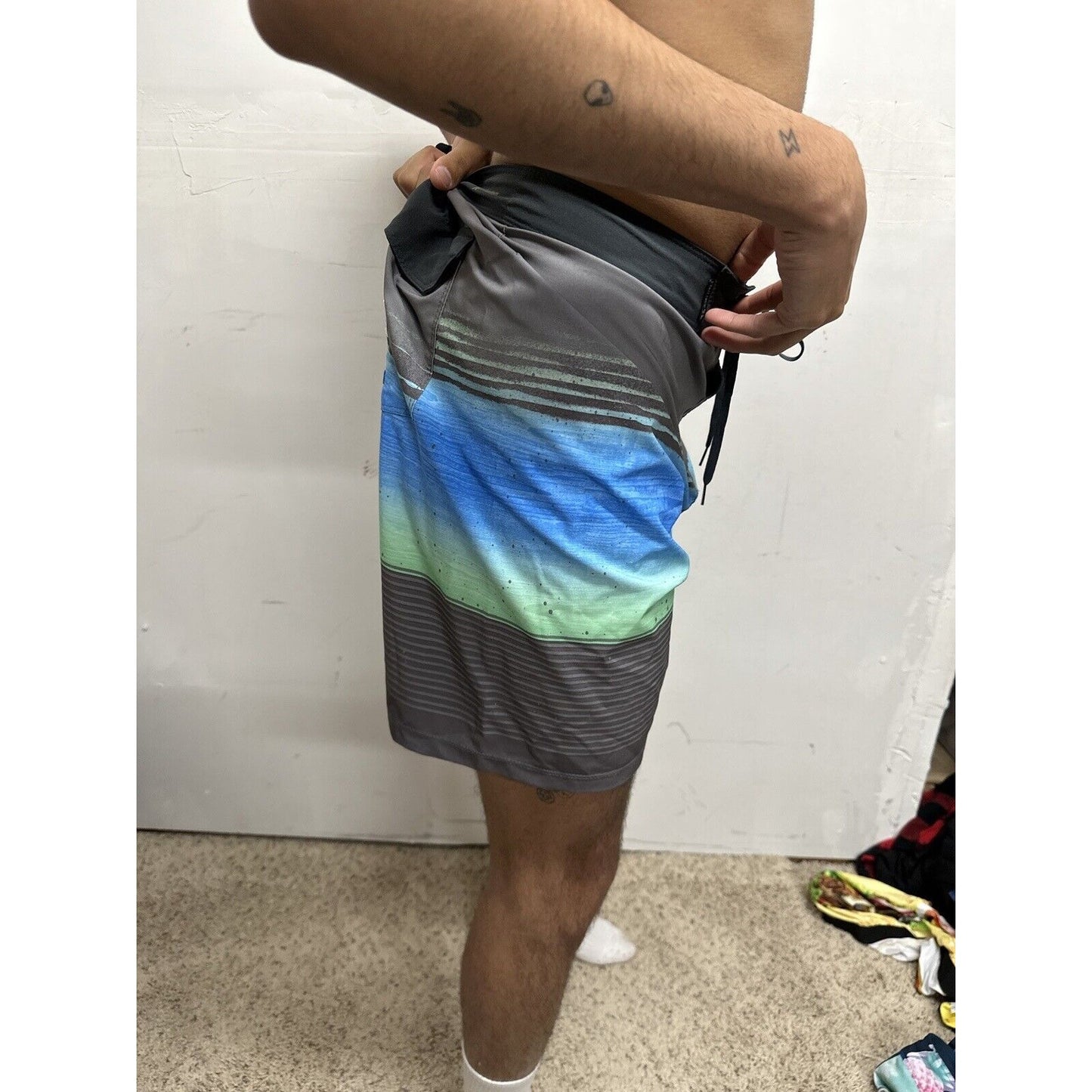 Men’s Hurley Size 34 Board Shorts Swim Trunks Gray Blue Striped