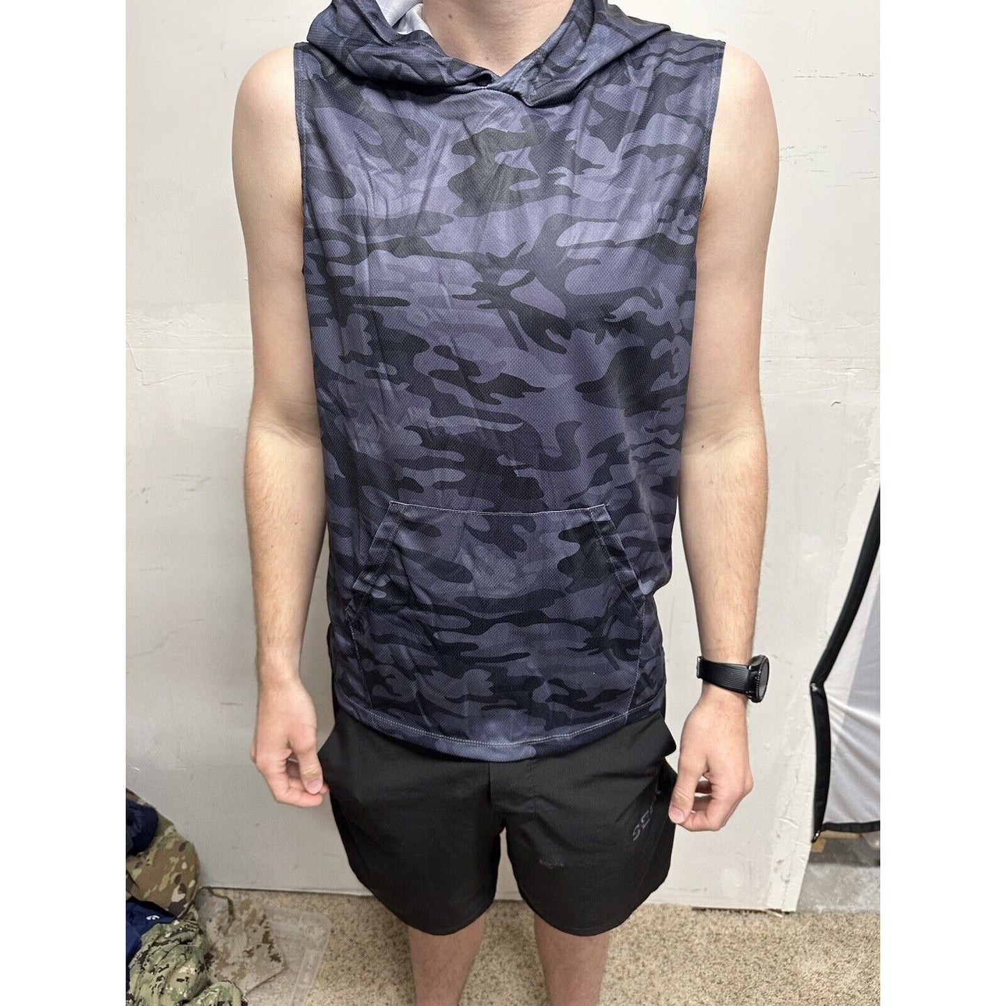 Men’s Gray Camo Muscle Pull Over Sleeveless Hoodie Medium
