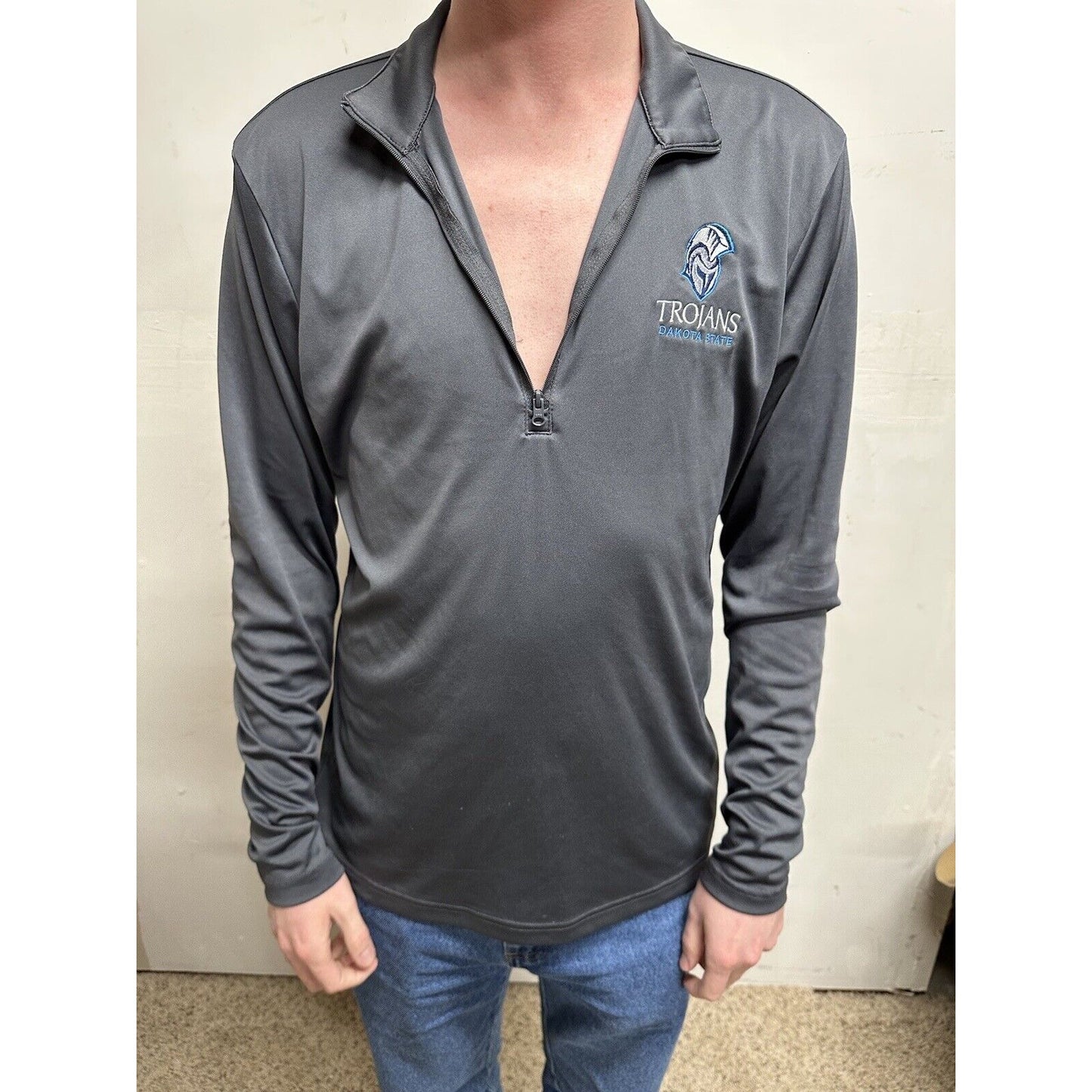 men’s gray dakota state trojans pull over long sleeve 1/4 zip shirt ~medium