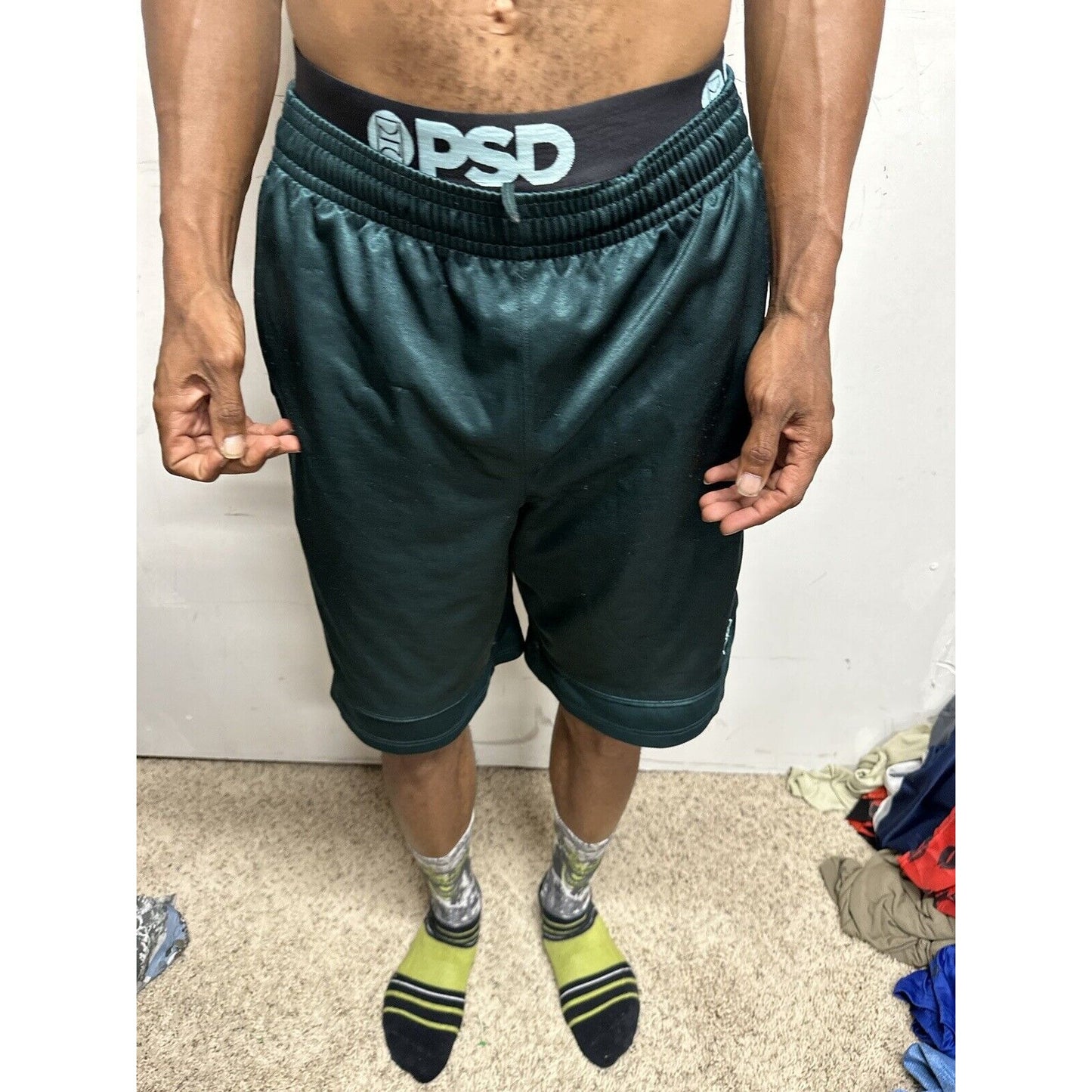 Men’s Green And1 Medium Athletic Shorts With Pockets