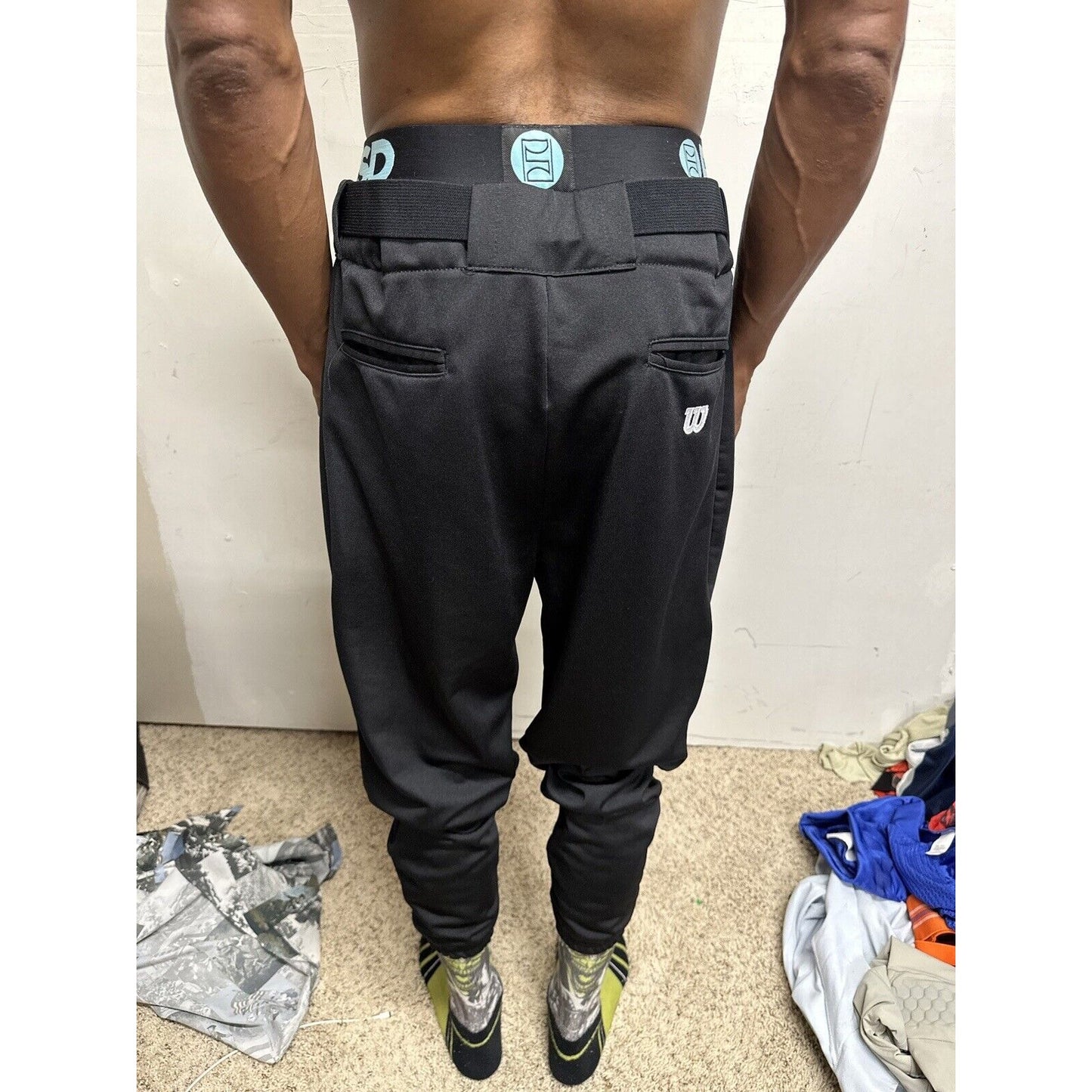 Men’s Wilson XL Black Baseball Pants With Belt