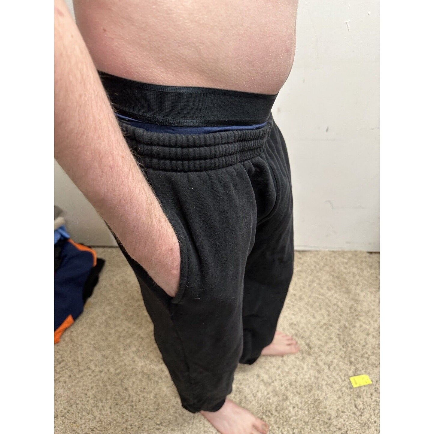 men’s black fila medium sweat pants with pockets