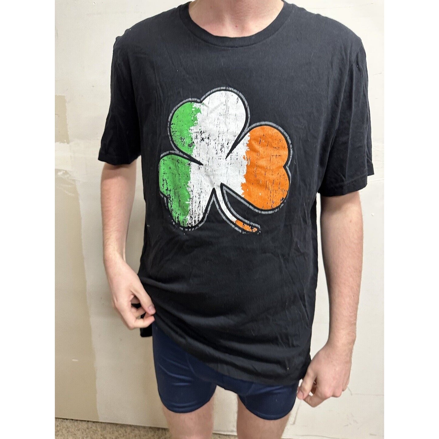 men’s black canvas XL tshirt shea’s irish pub brandon Missouri